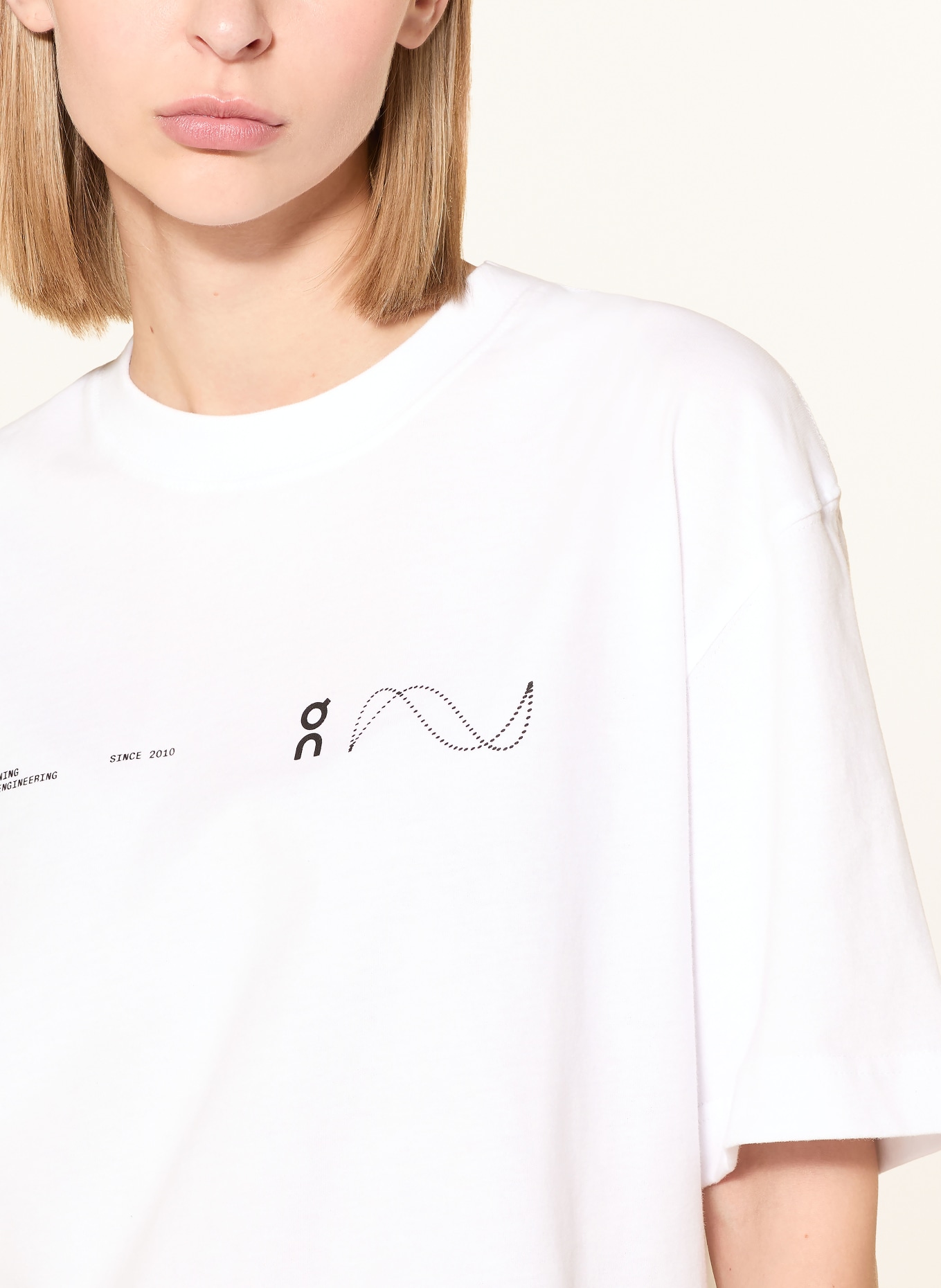 On CLUB-T AVANT T-shirt: WHITE