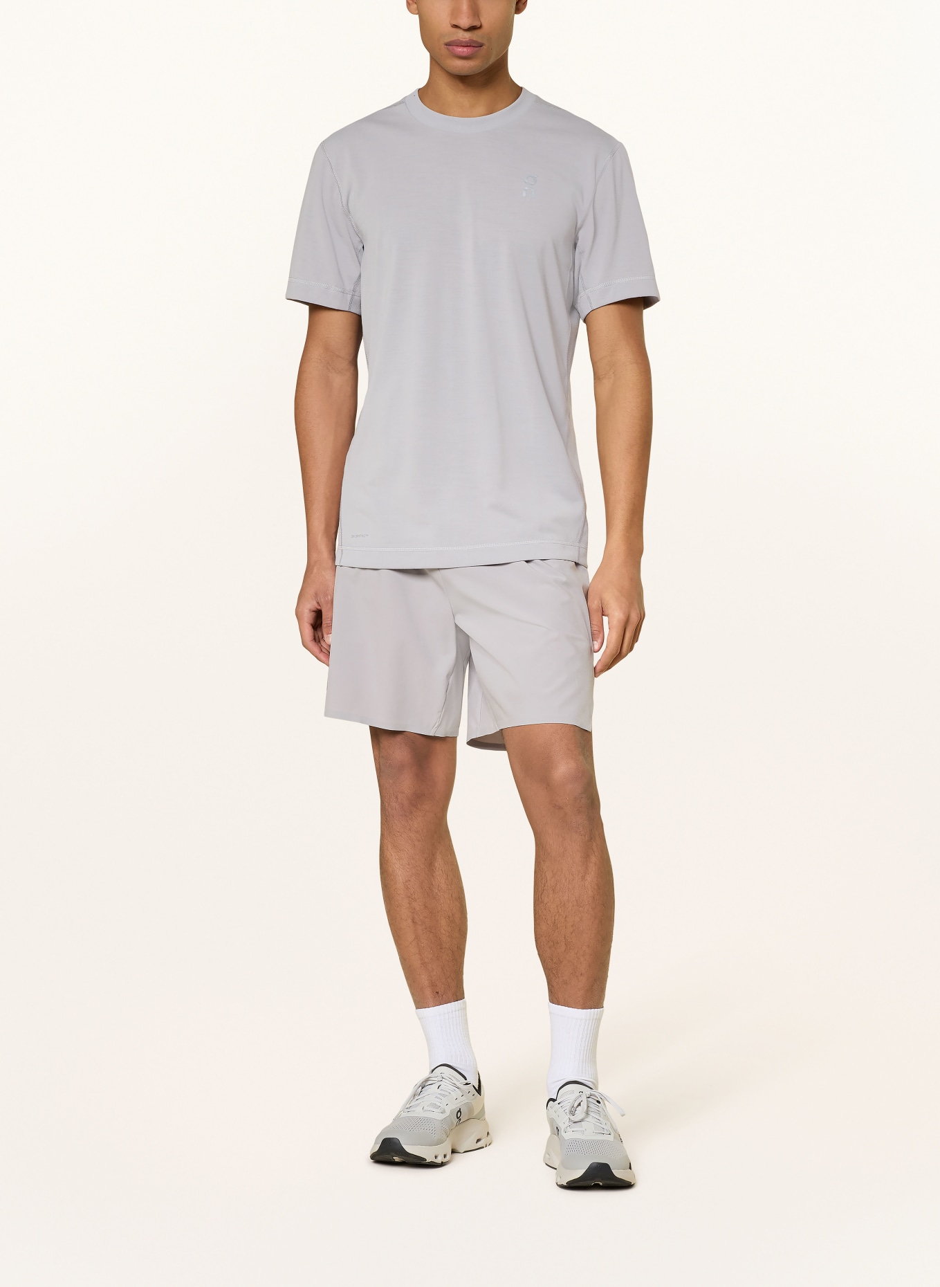 On Funktionsshirt TRAIN-T: HELLGRAU