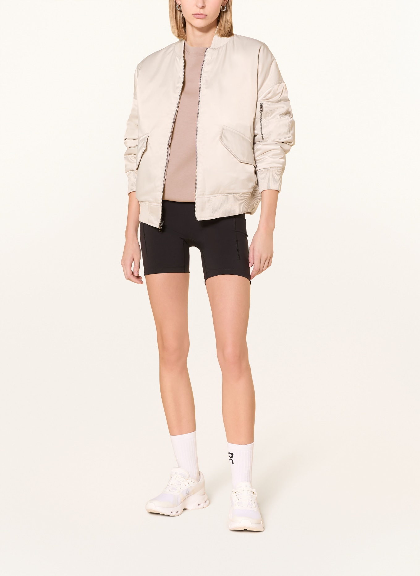 On Sweatshirt FOCUS: HELLLILA