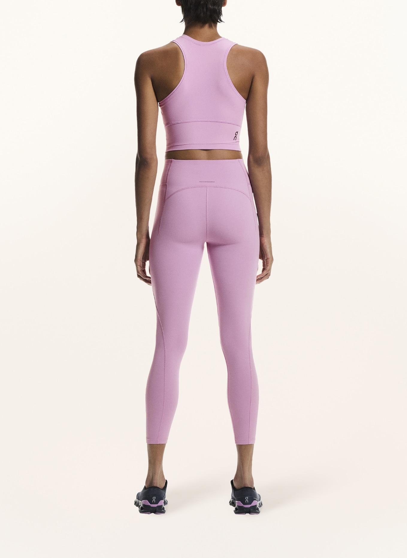 On Punčocháče STUDIO: RŮŽOVÁ