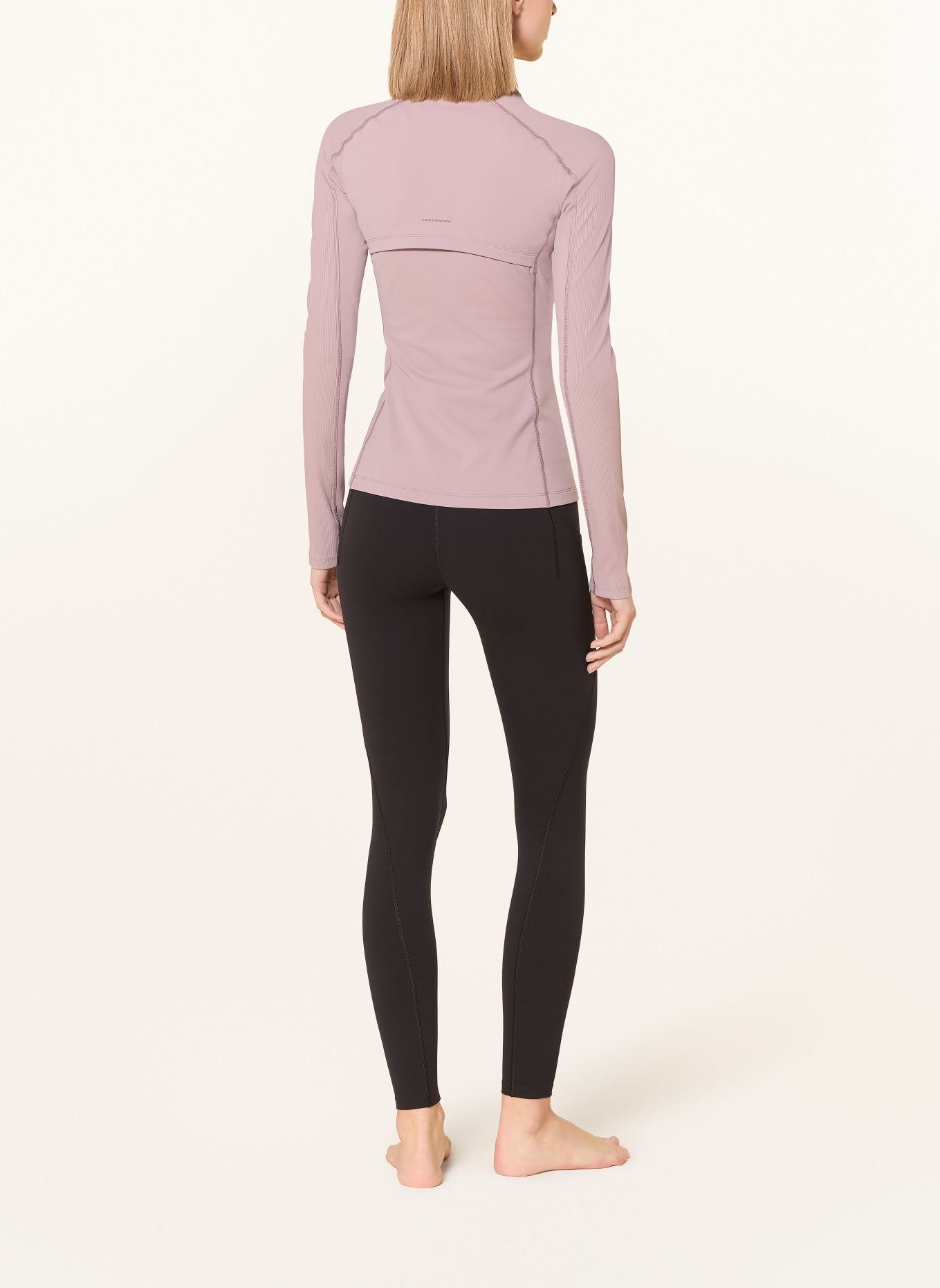 On STUDIO tights: BLACK