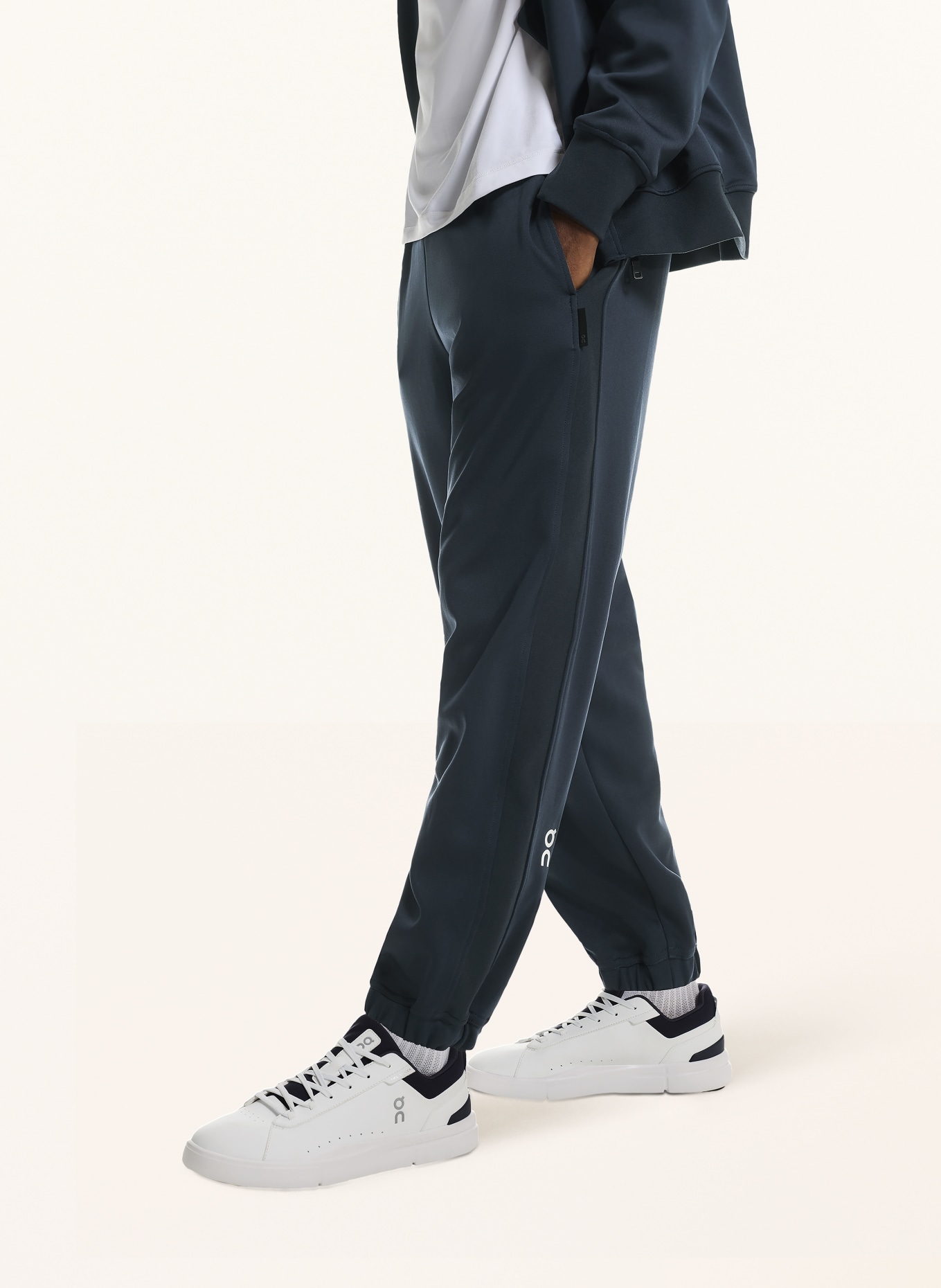 On Sweatpants COURTSIDE: DUNKELBLAU / SCHWARZ