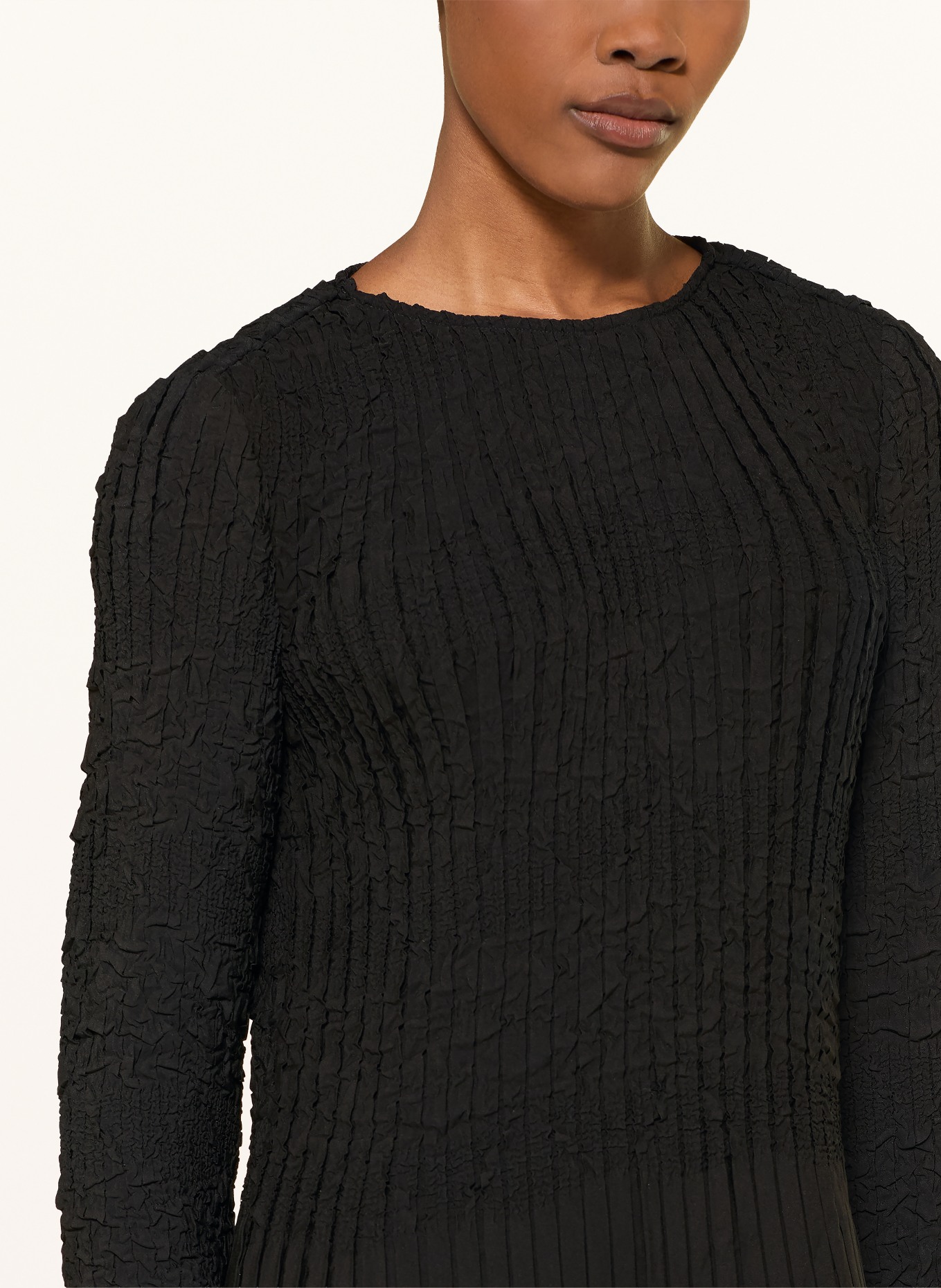 BOSS Plisseekleid DOPPAR: SCHWARZ