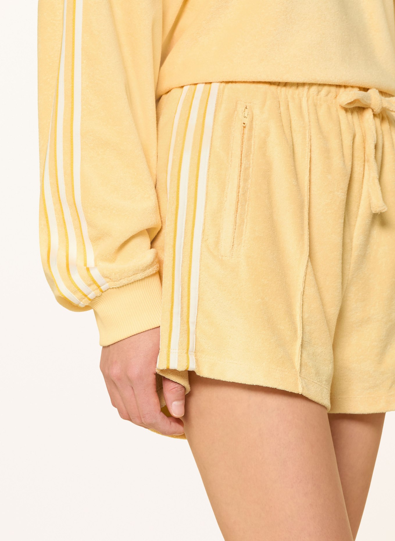 adidas Originals Frotteeshorts TERRY TOWEL FIREBIRD: GELB / WEISS