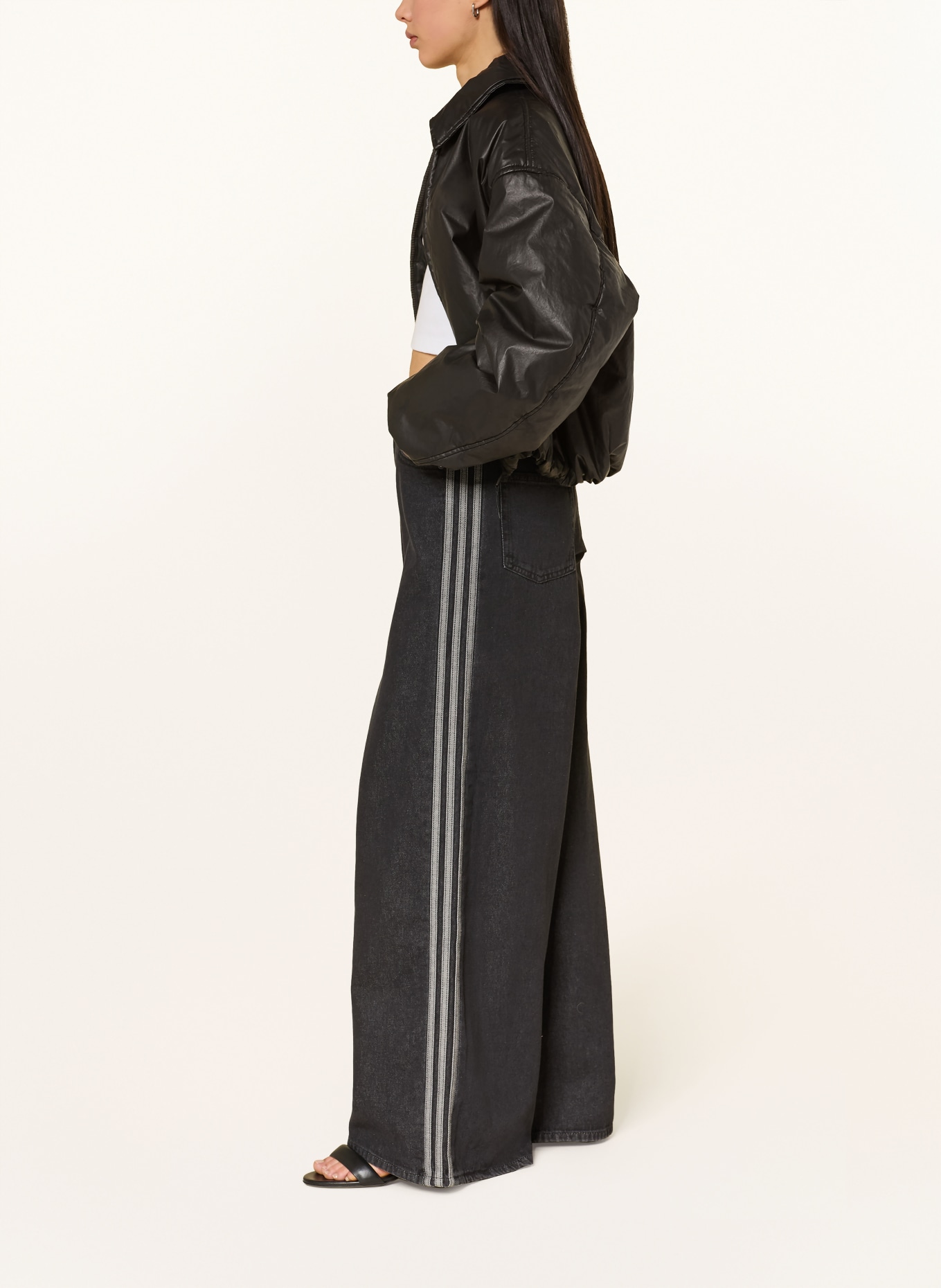 adidas Originals Wide Leg Jeans FIREBIRD mit Galonstreifen: TRUBLC