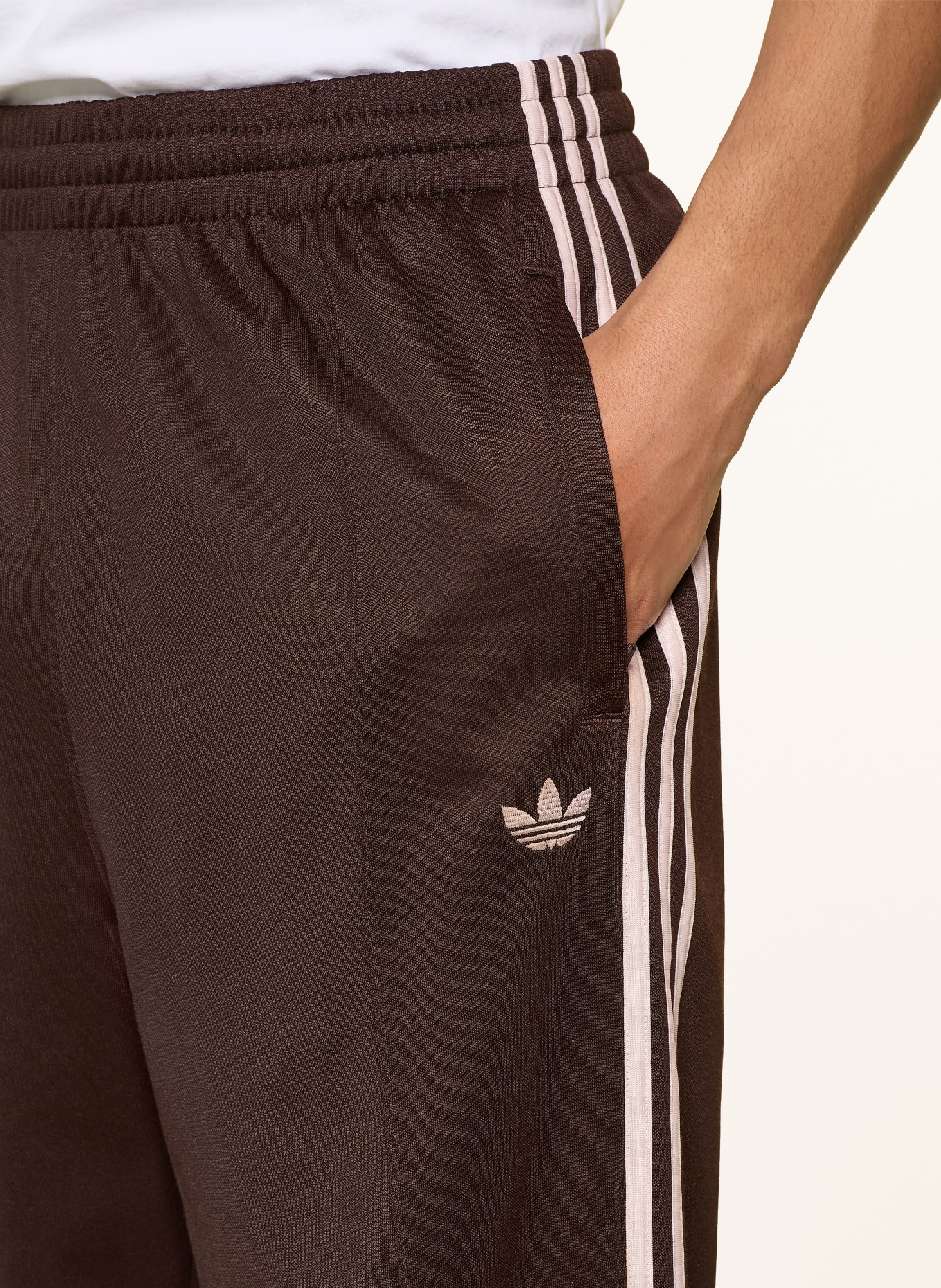 adidas Originals Track Pants BAGGY mit Galonstreifen: DUNKELBRAUN / HELLROSA