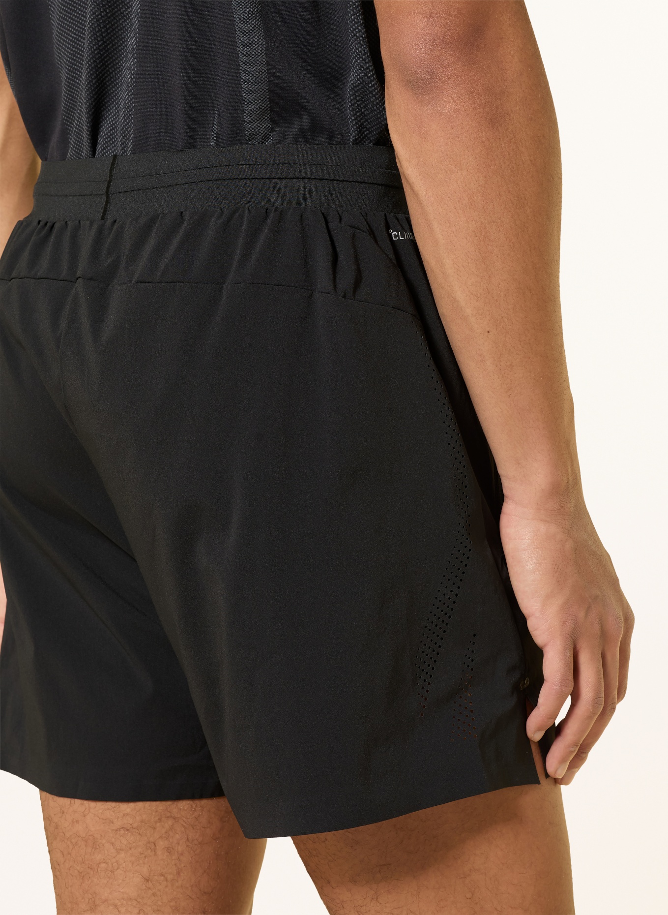 adidas Trainingsshorts AIRCHILL: SCHWARZ
