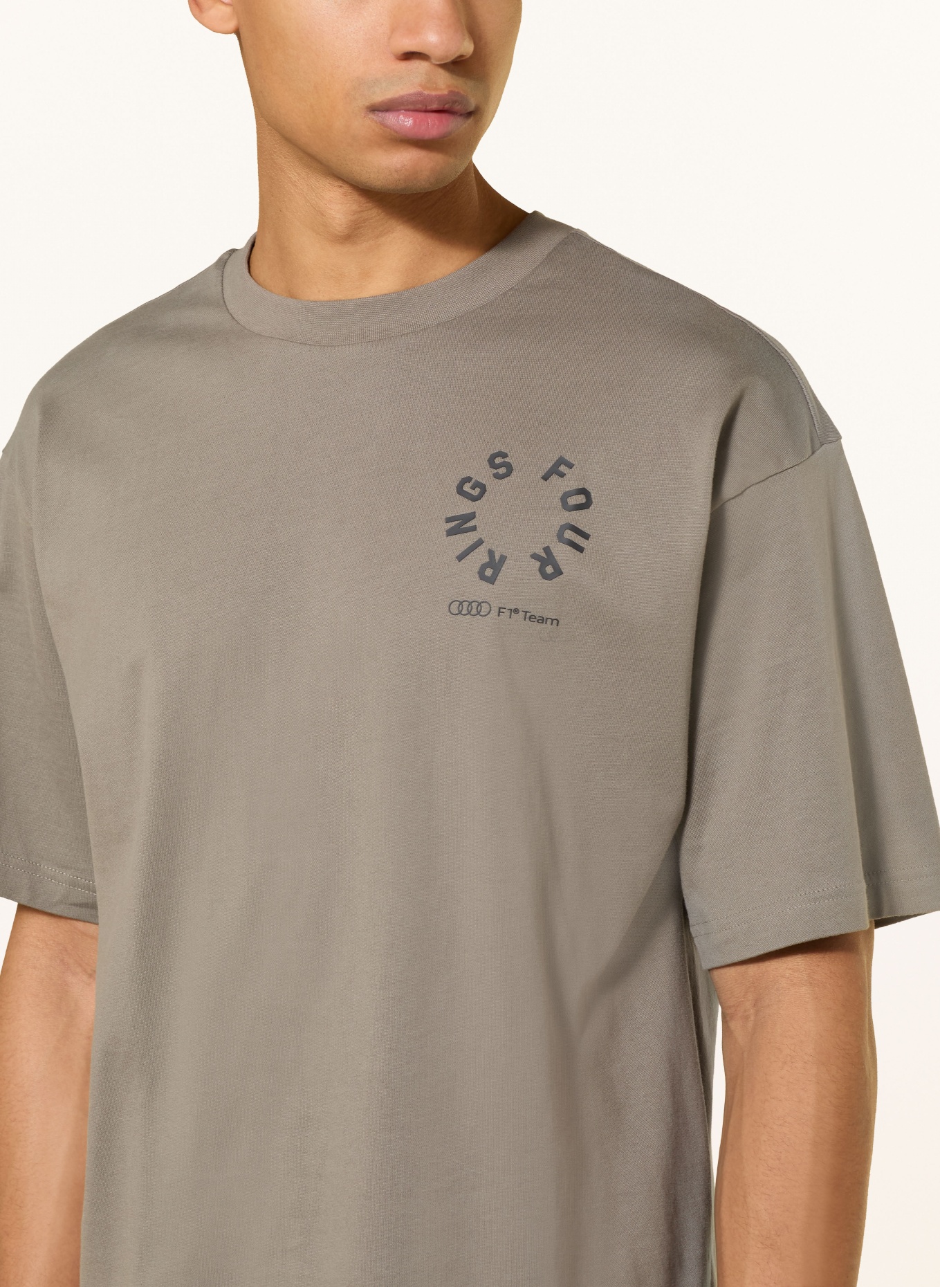 adidas T-Shirt AUDI FORMULA ONE TEAM ELEVATED GRAPHIC II: KHAKI