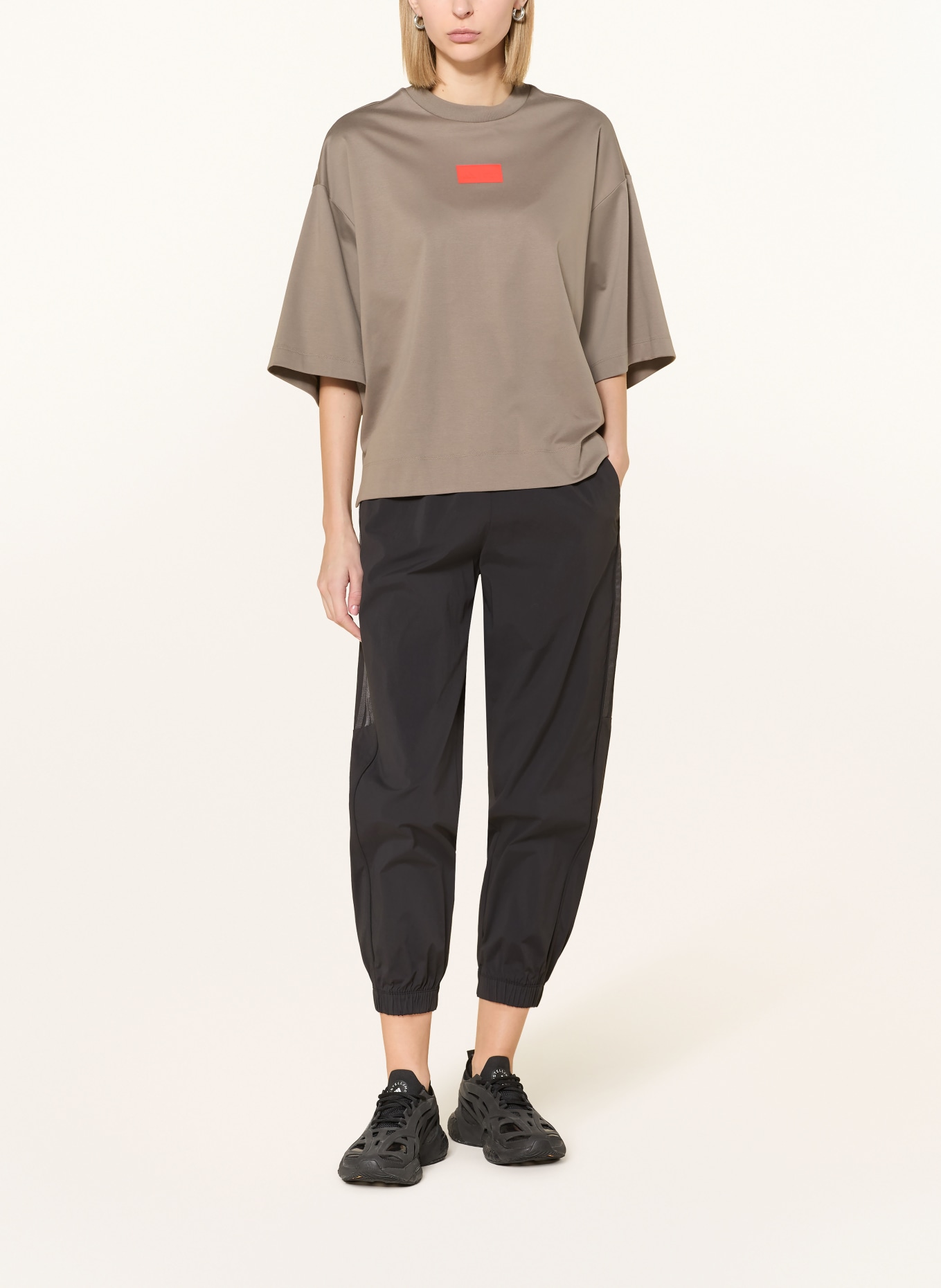 adidas Koszulka AUDI FORMULA ONE TEAM ELEVATED GRAPHIC: KHAKI