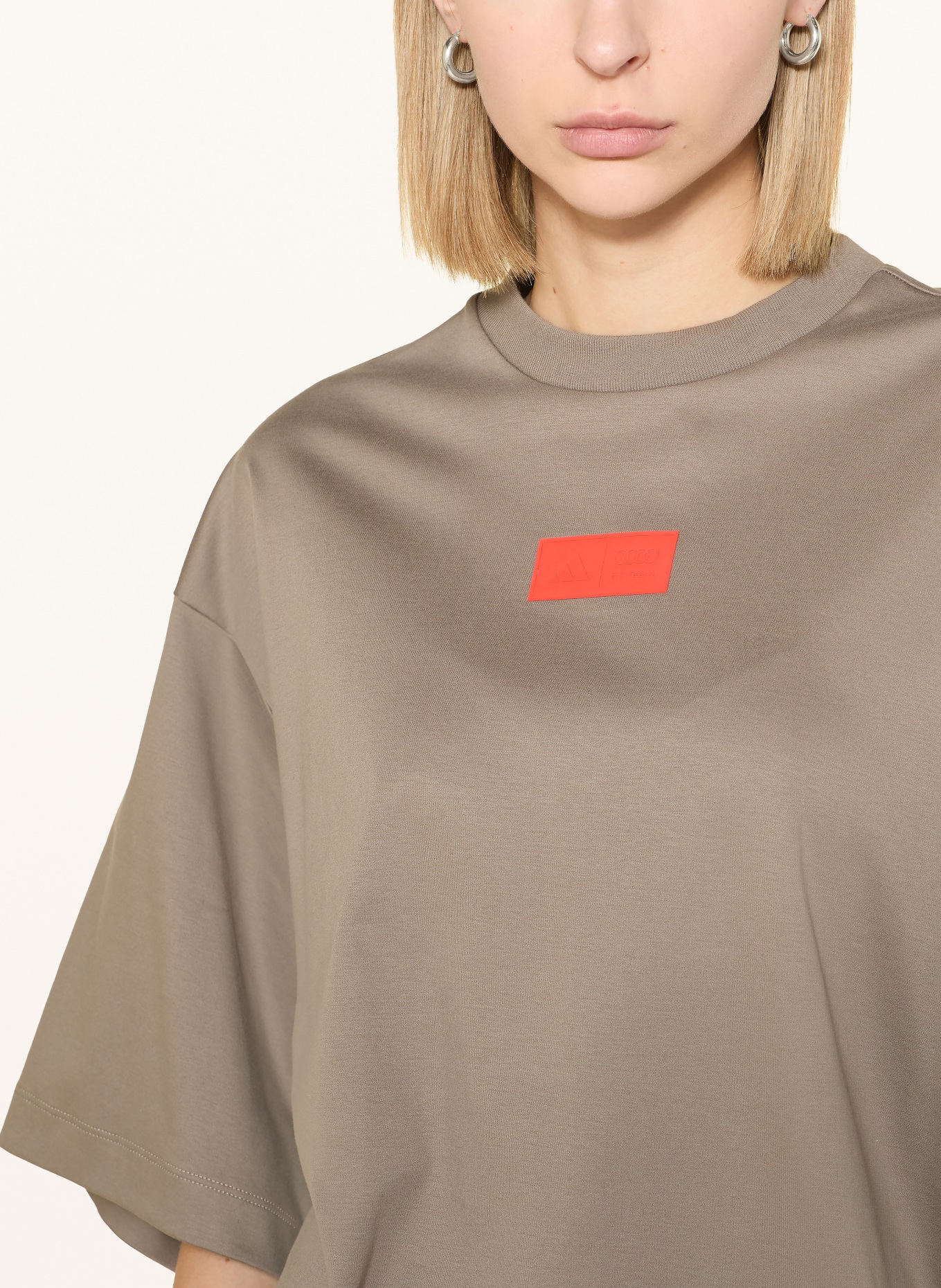 adidas Koszulka AUDI FORMULA ONE TEAM ELEVATED GRAPHIC: KHAKI