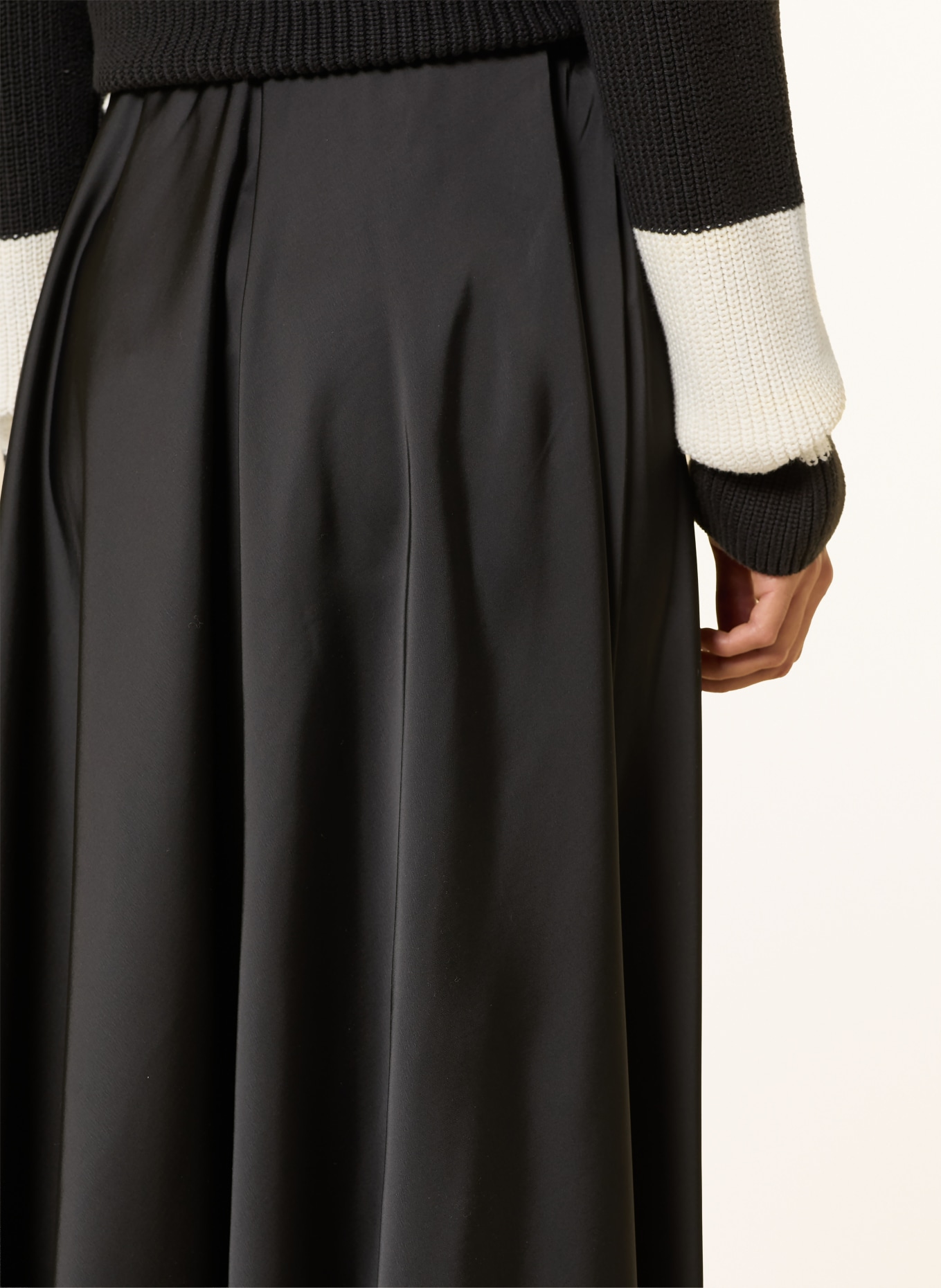 Y.A.S. Satinrock: SCHWARZ