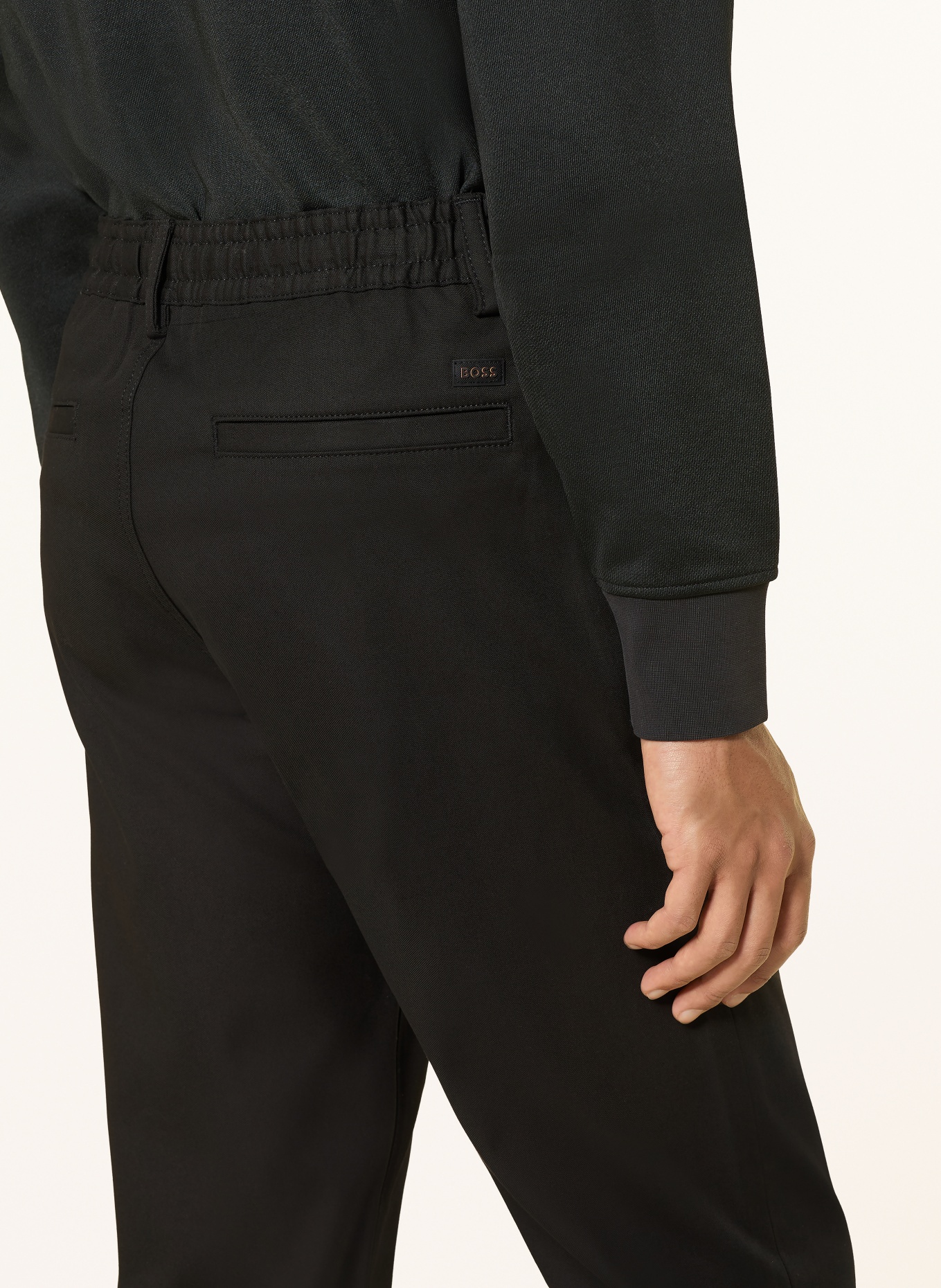 BOSS Chino ST-P Prosty, zwężany krój: CZARNY
