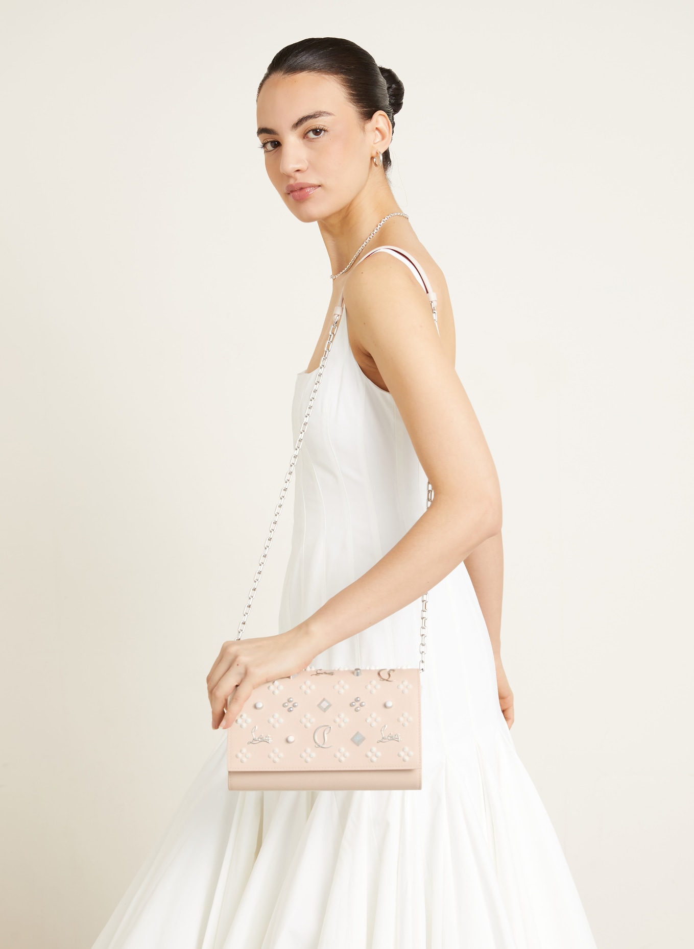 Christian Louboutin Schoudertas PALOMA met studs: ROSE CLAIR