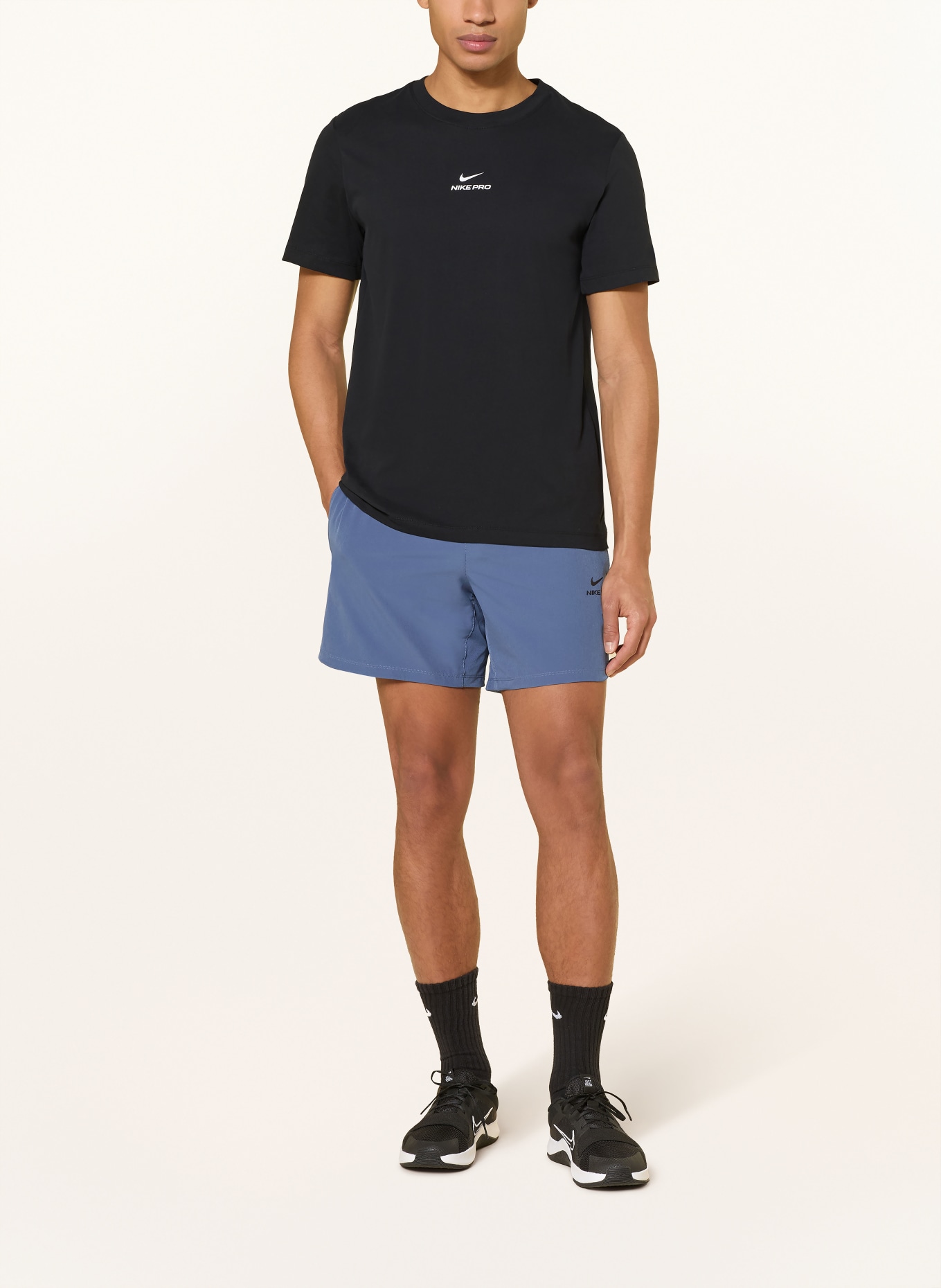 Nike T-Shirt STUDIO PRO: SCHWARZ