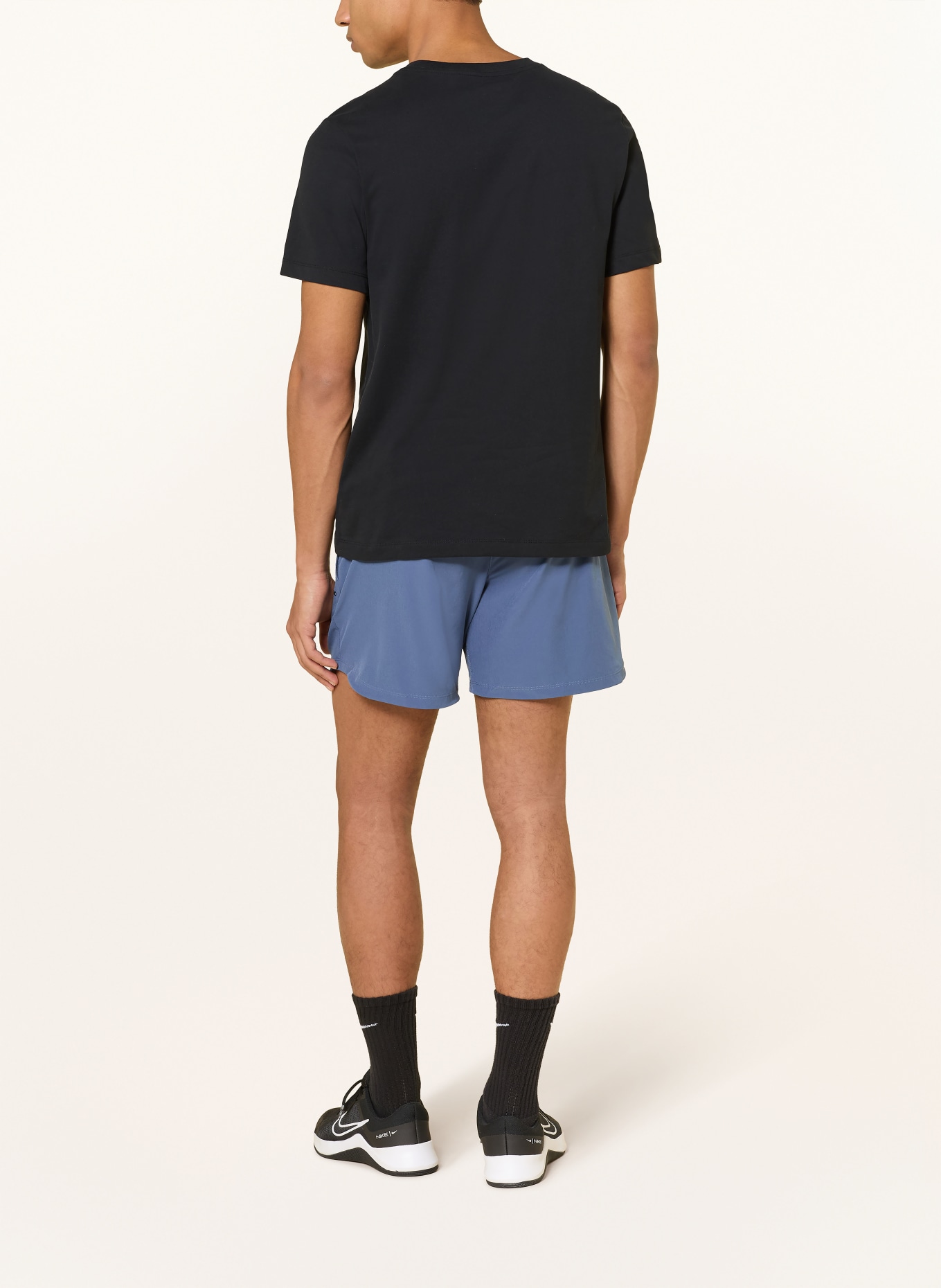 Nike T-Shirt STUDIO PRO: SCHWARZ