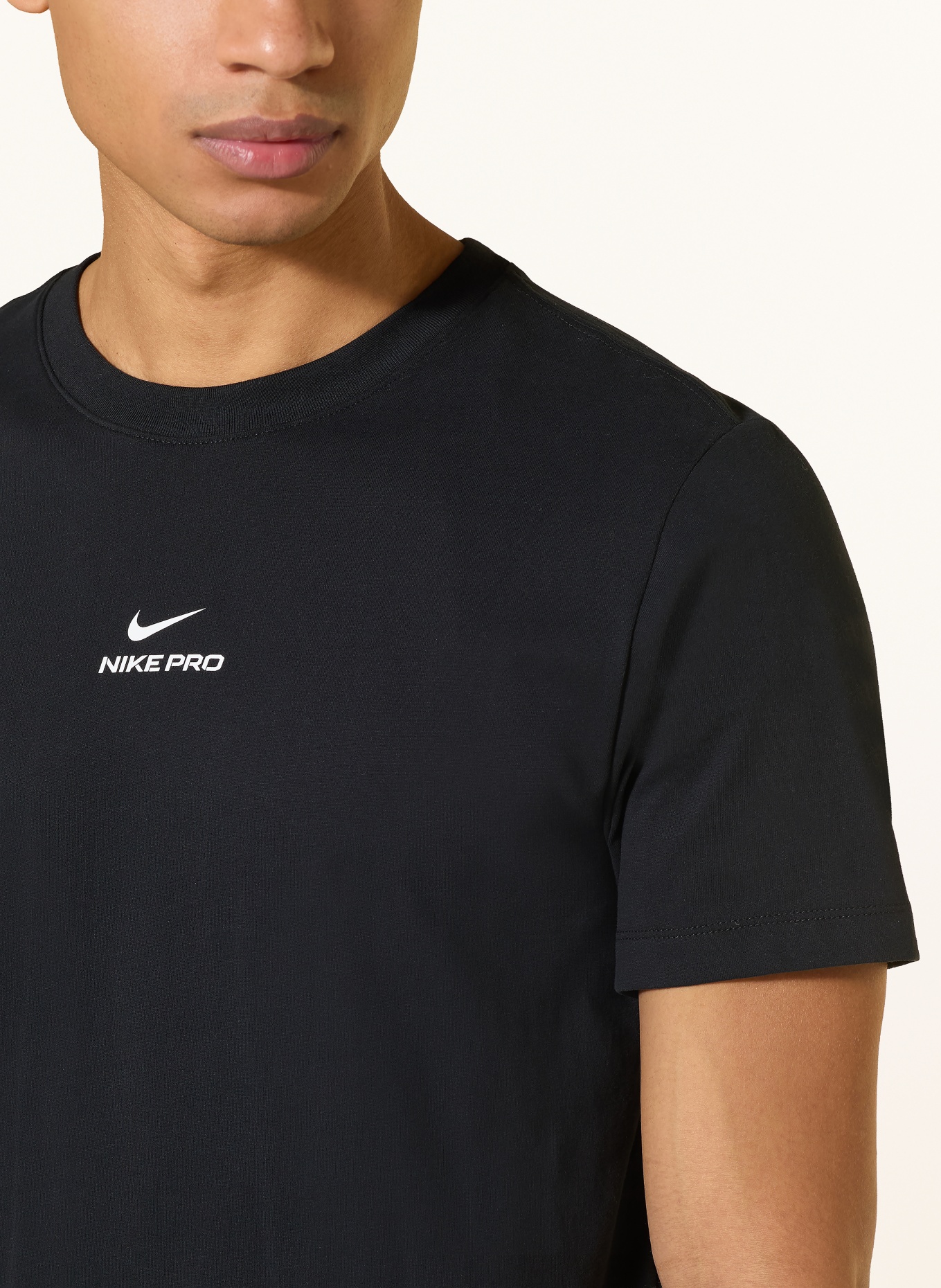 Nike T-Shirt STUDIO PRO: SCHWARZ