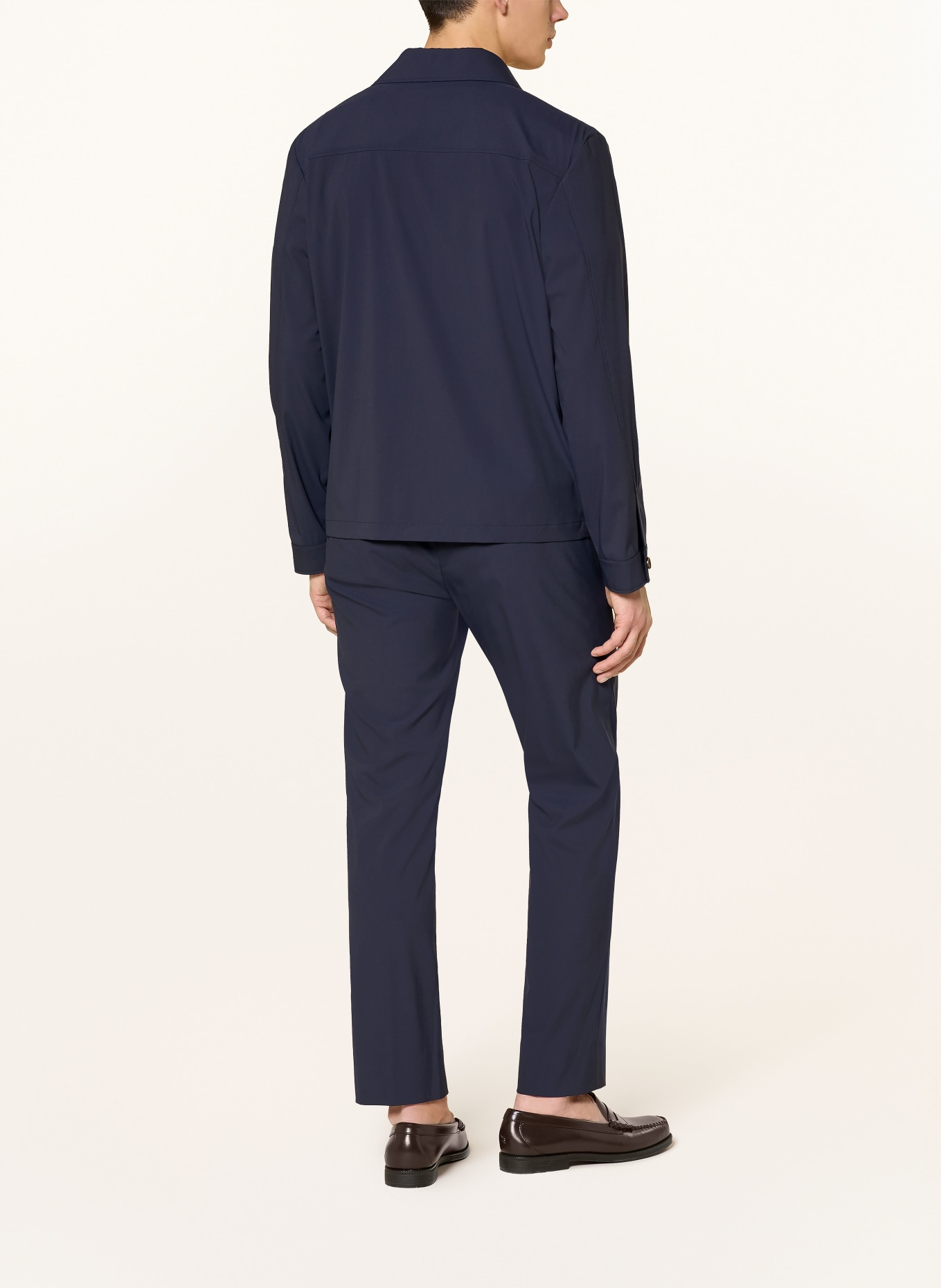 CORNELIANI Předsedající: TMAVĚ MODRÁ