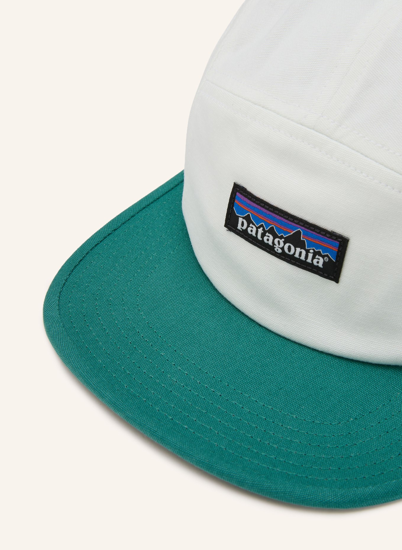 patagonia Čepice GRAPHIC MACLURE: BÍLÁ / PETROLEJOVÁ / ČERNÁ