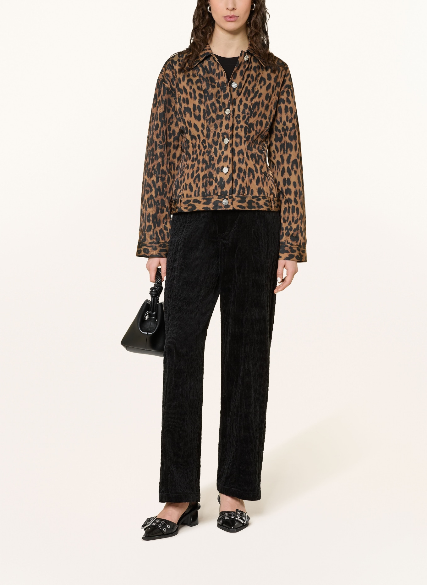 BAUM UND PFERDGARTEN Sako BENE: HNĚDÁ / ČERNÁ