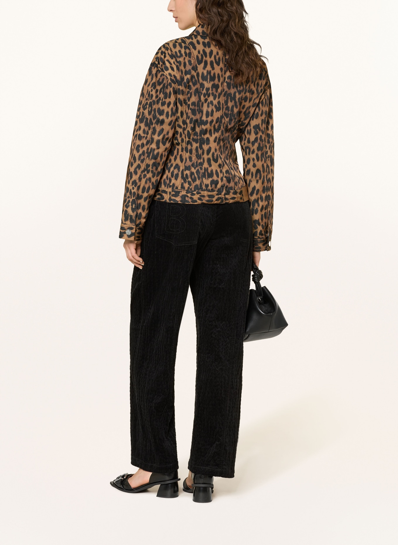 BAUM UND PFERDGARTEN Sako BENE: HNĚDÁ / ČERNÁ