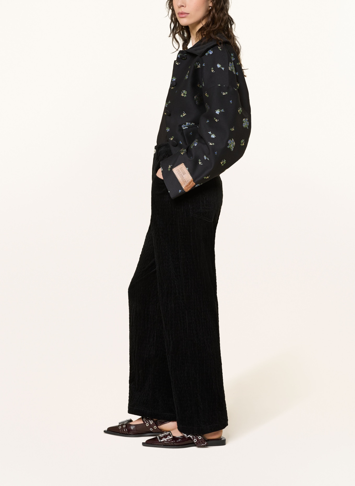 BAUM UND PFERDGARTEN Sametové kalhoty NARA: ČERNÁ