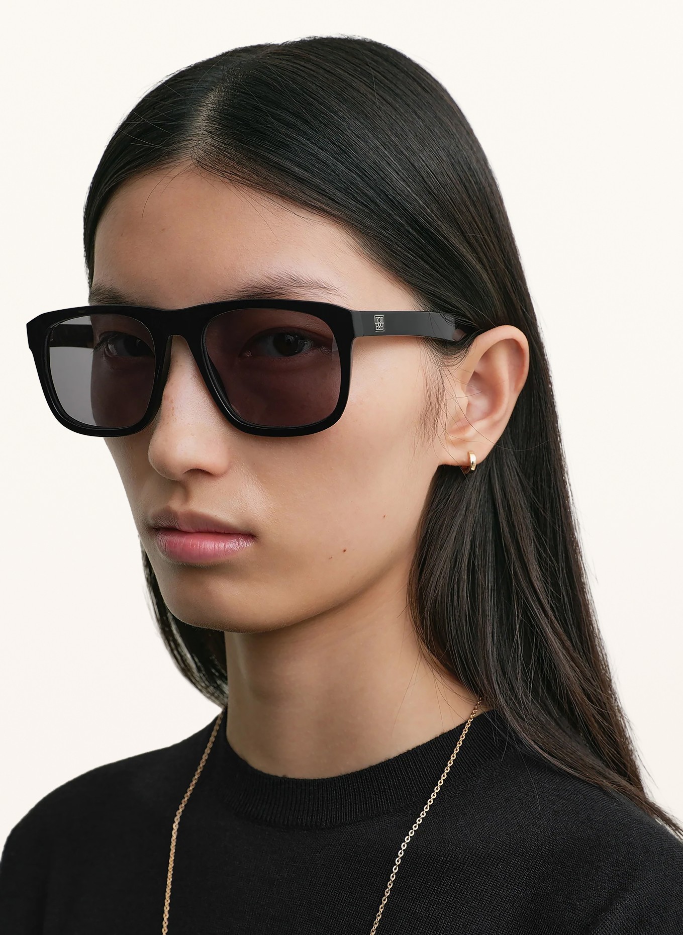 TOTEME Sonnenbrille THE NAVIGATOR: SCHWARZ / GRAU