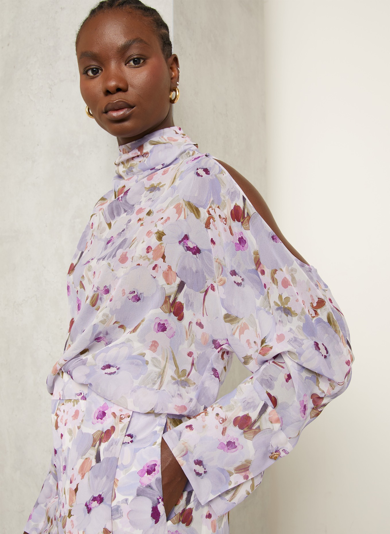 BALMAIN Cold-Shoulder-Bluse aus Seide: HELLLILA / BRAUN / WEISS