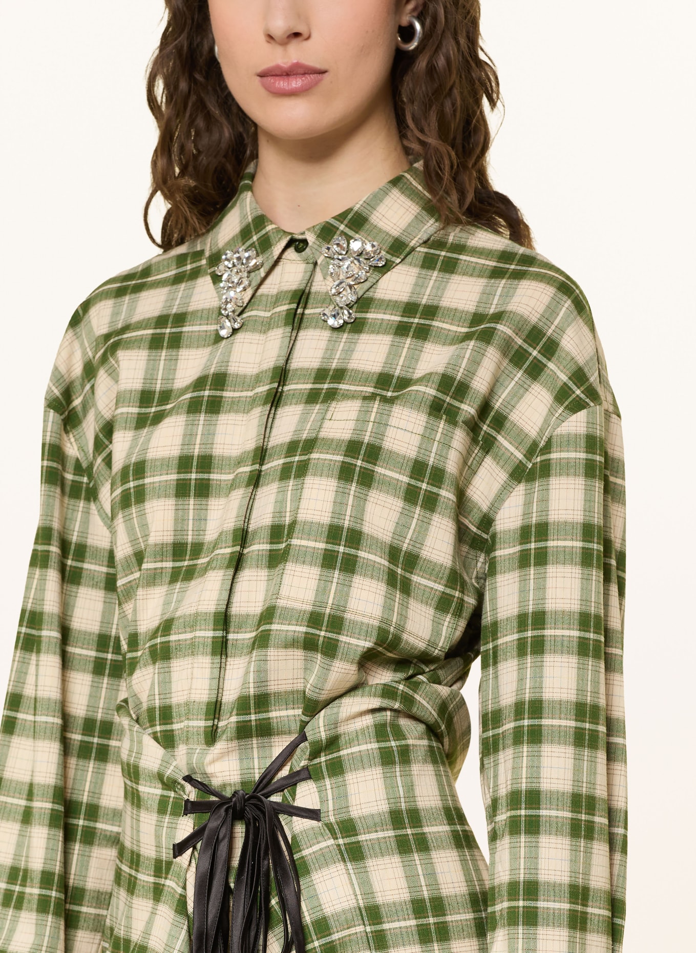 ESSENTIEL ANTWERP Hemdblusenkleid JID mit Schmucksteinen: GRÜN / CREME