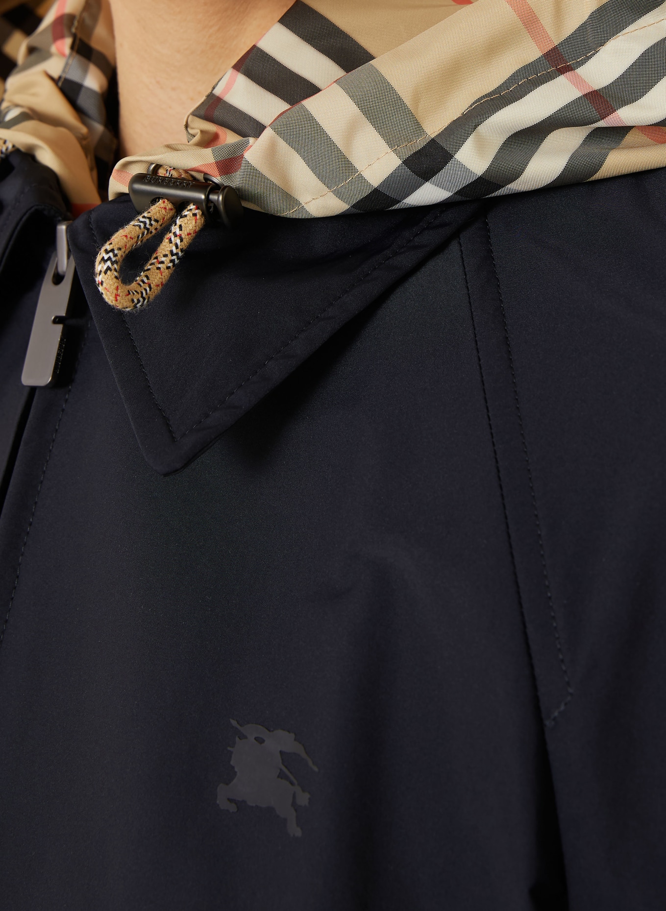 BURBERRY Jacke NEWCOTT mit abnehmbarer Kapuze: SCHWARZ / BEIGE / ROT