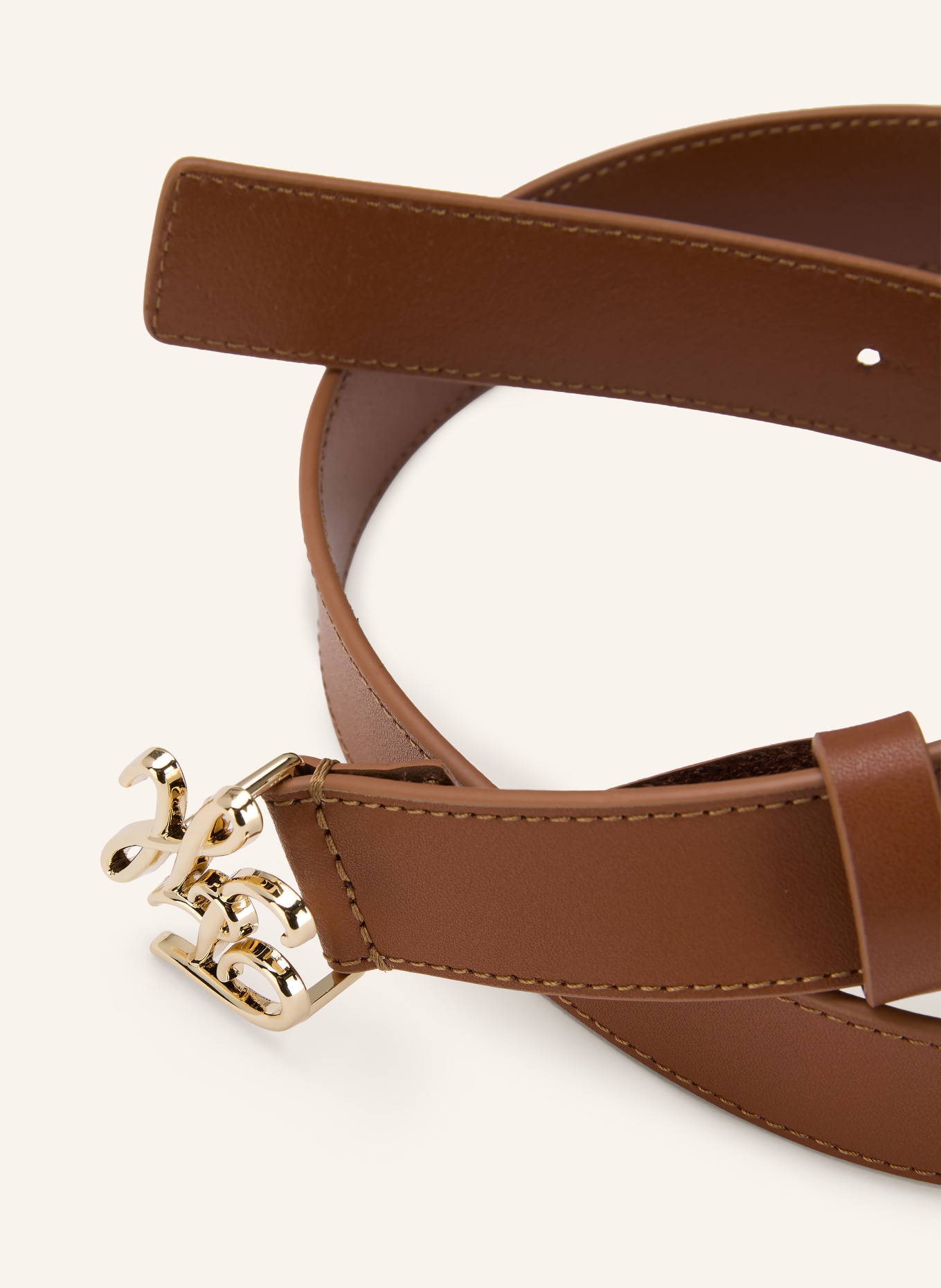 TOMMY HILFIGER kožený opasek: KOŇAKOVÁ / ZLATÁ