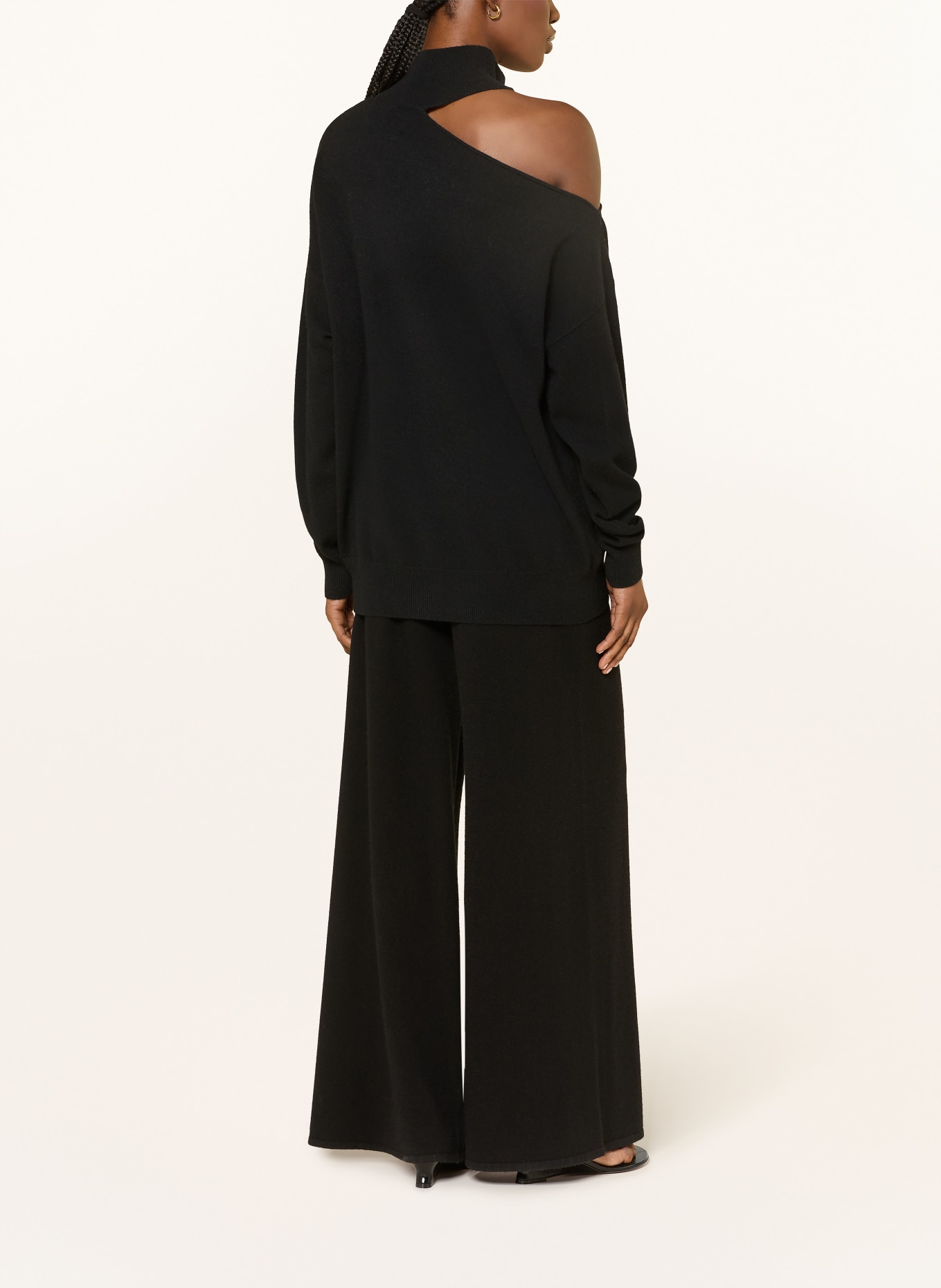 LISA YANG Cashmere sweater with cut-out: BLACK