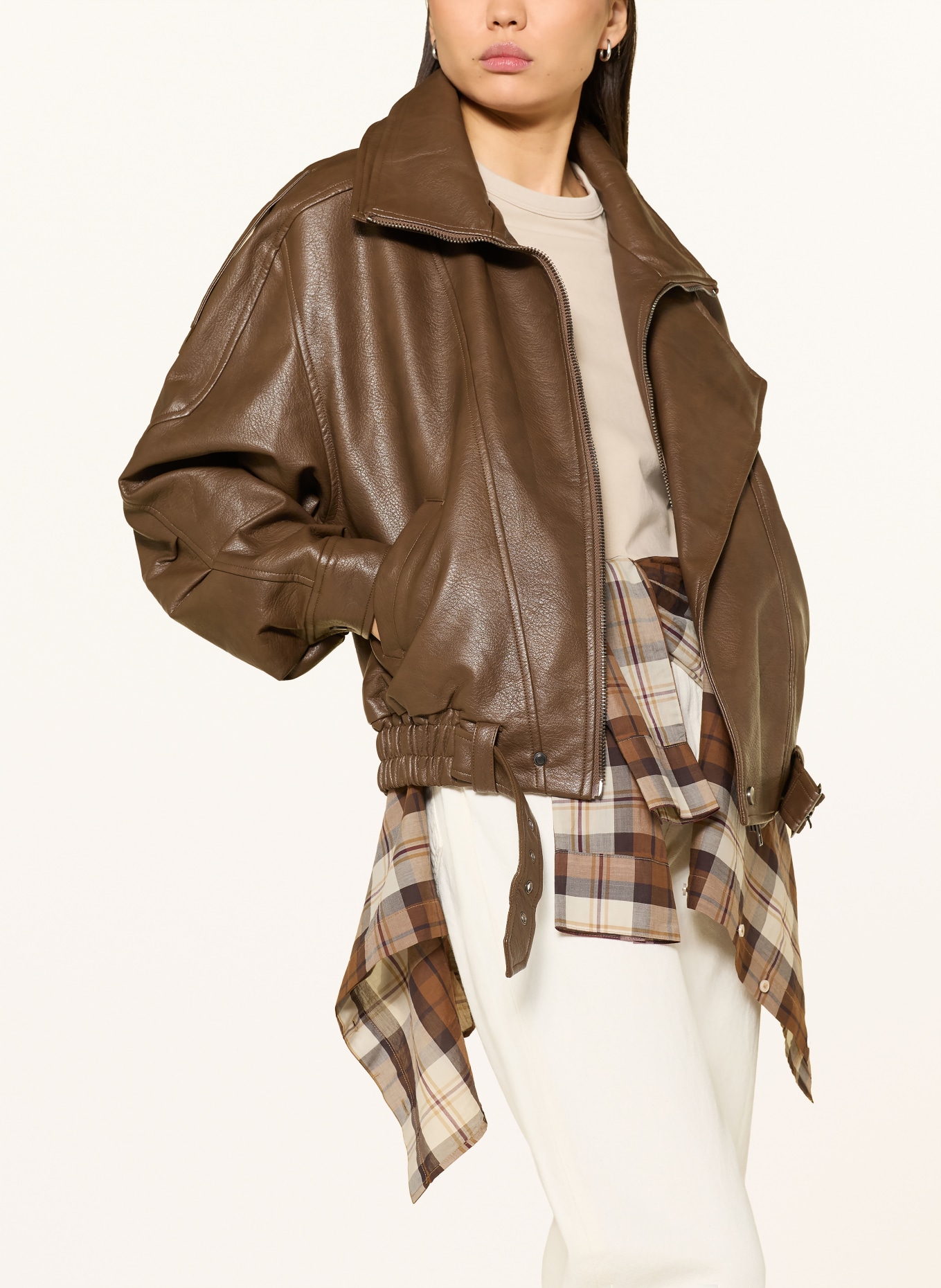 Levi's® tričko: ČERNOŠEDÁ