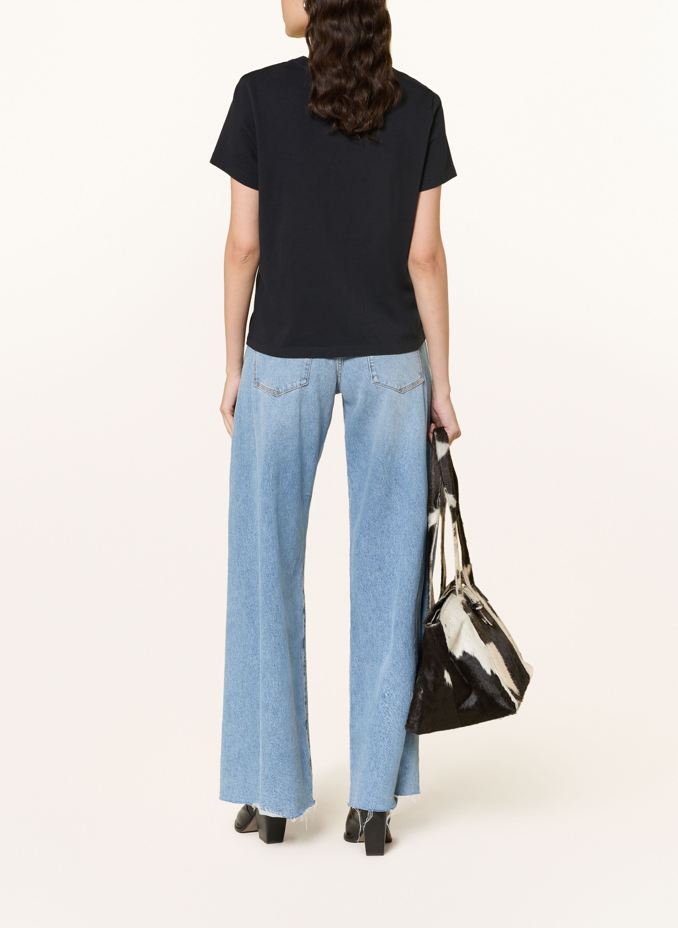 Levi's® tričko: ČERNÁ