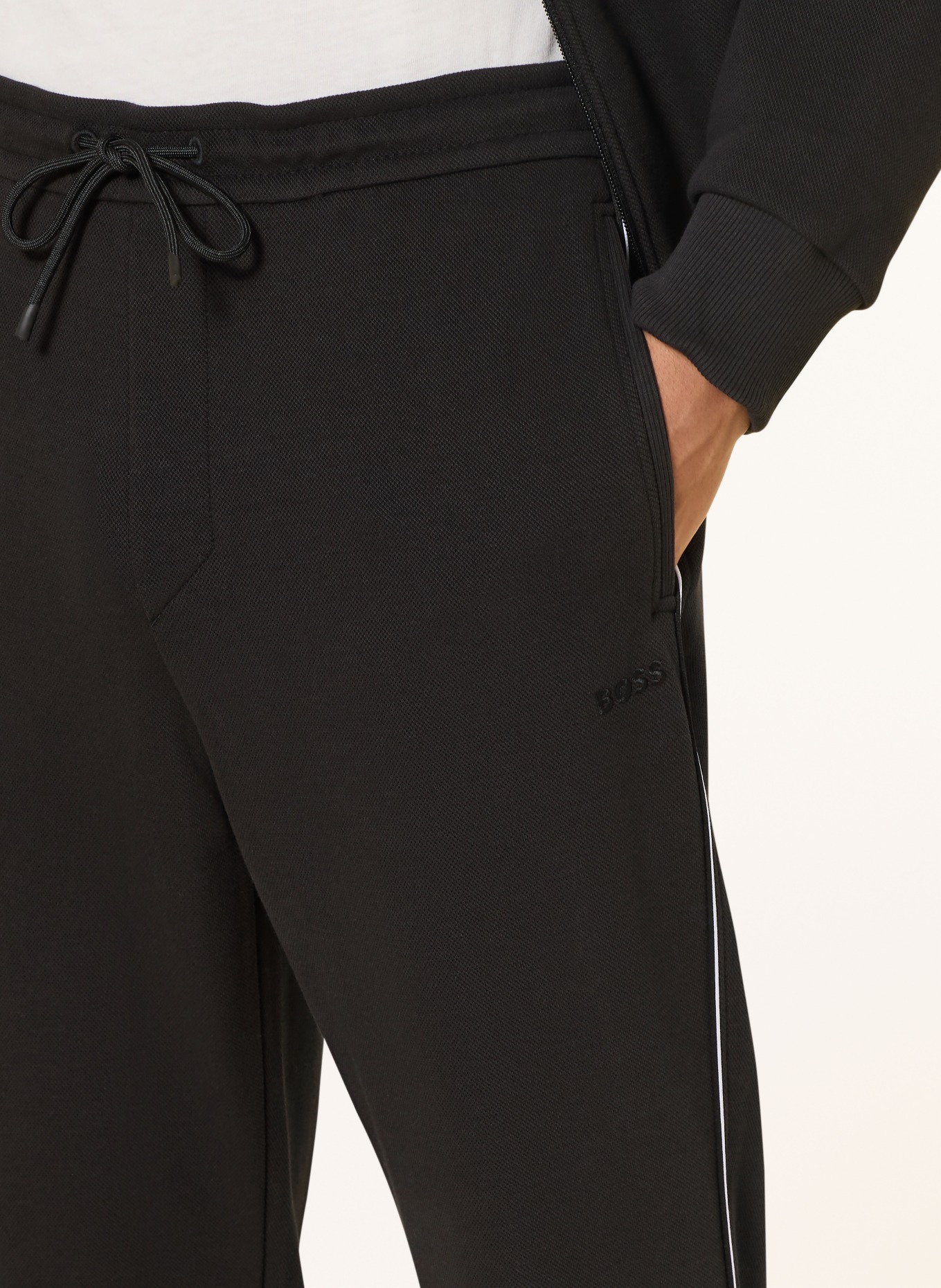 BOSS Trainingsanzug: SCHWARZ / WEISS