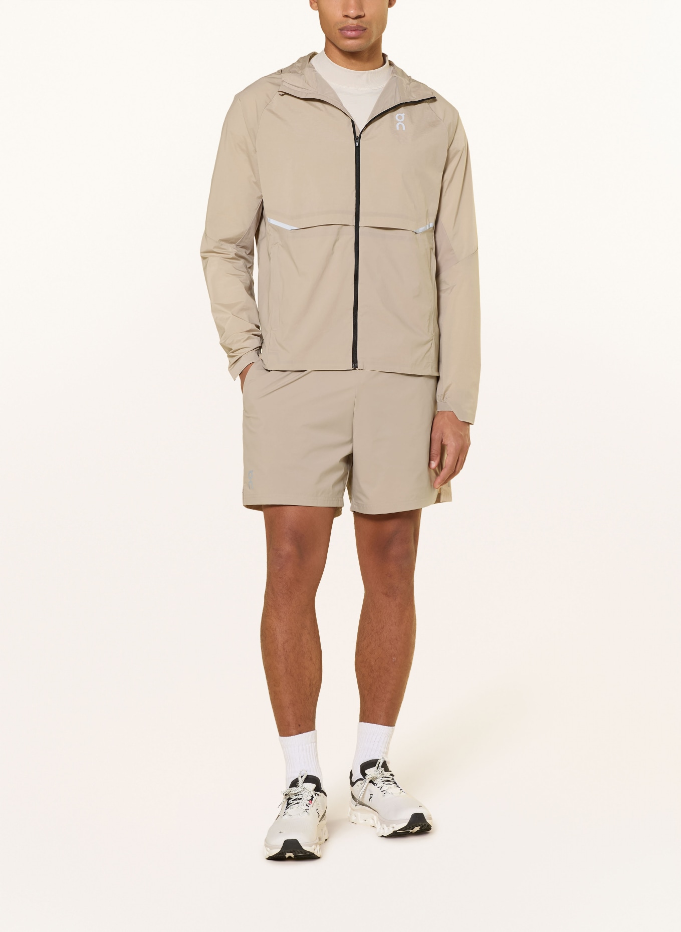 On Running jacket CORE: BEIGE