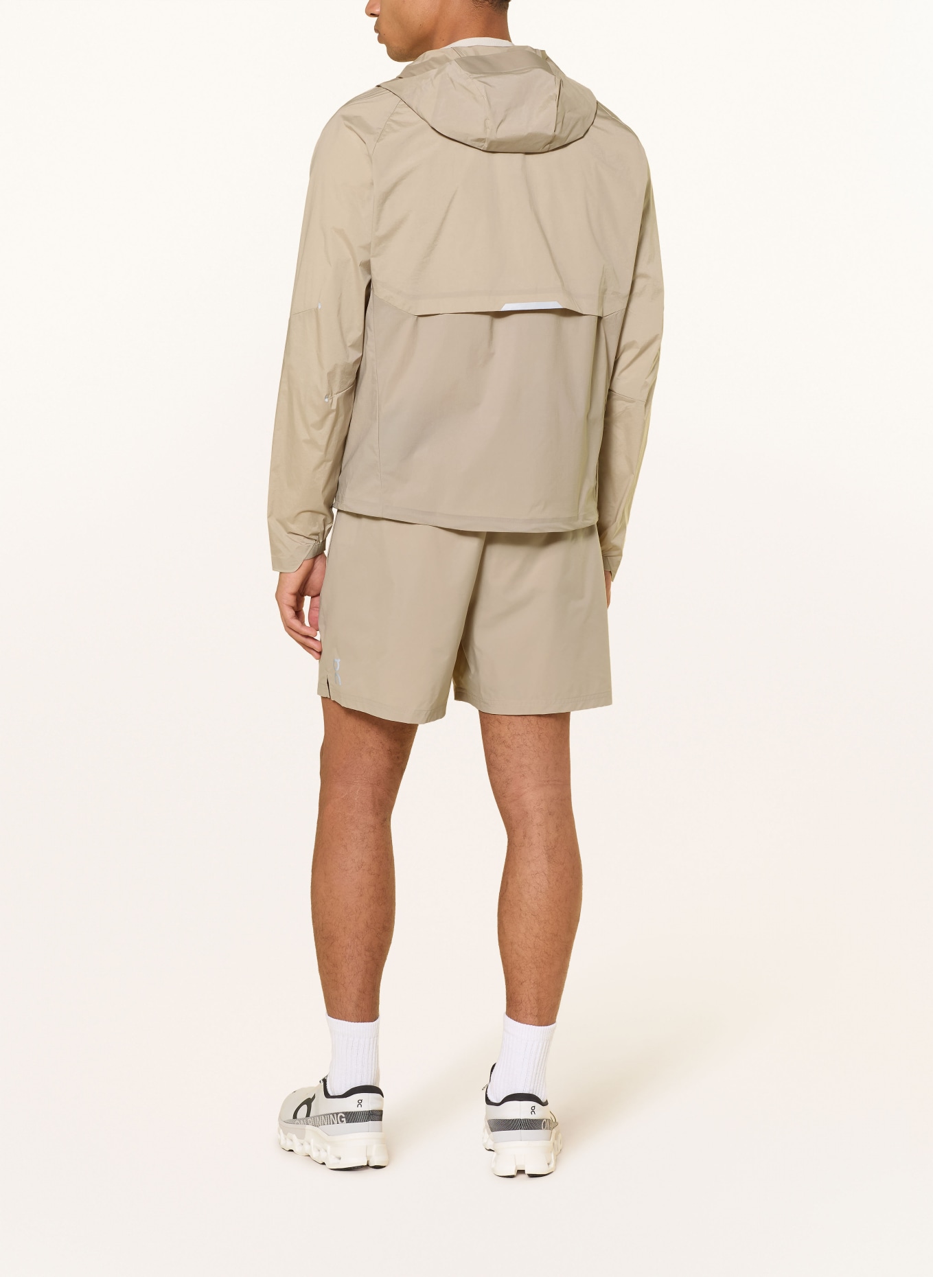 On Running jacket CORE: BEIGE