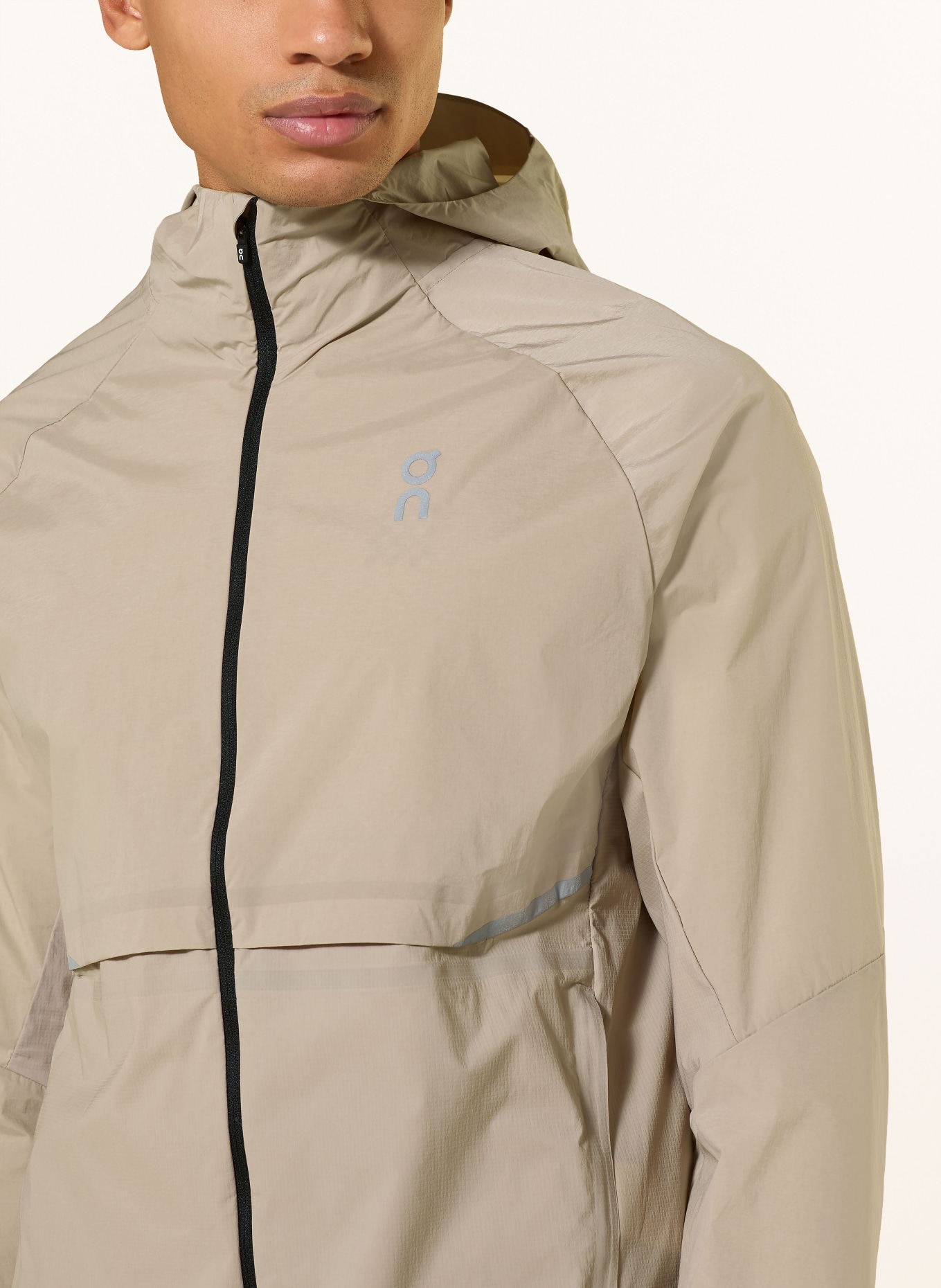 On Running jacket CORE: BEIGE