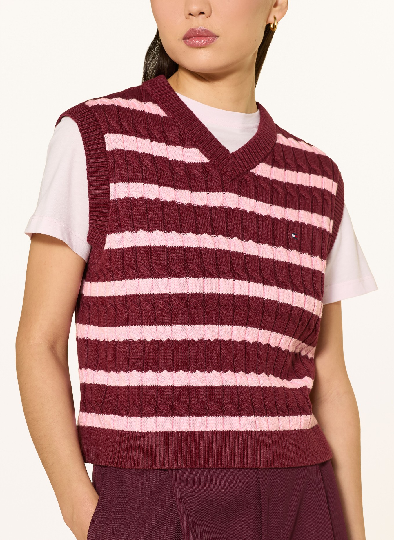 TOMMY HILFIGER Pullunder: DUNKELROT / ROSA