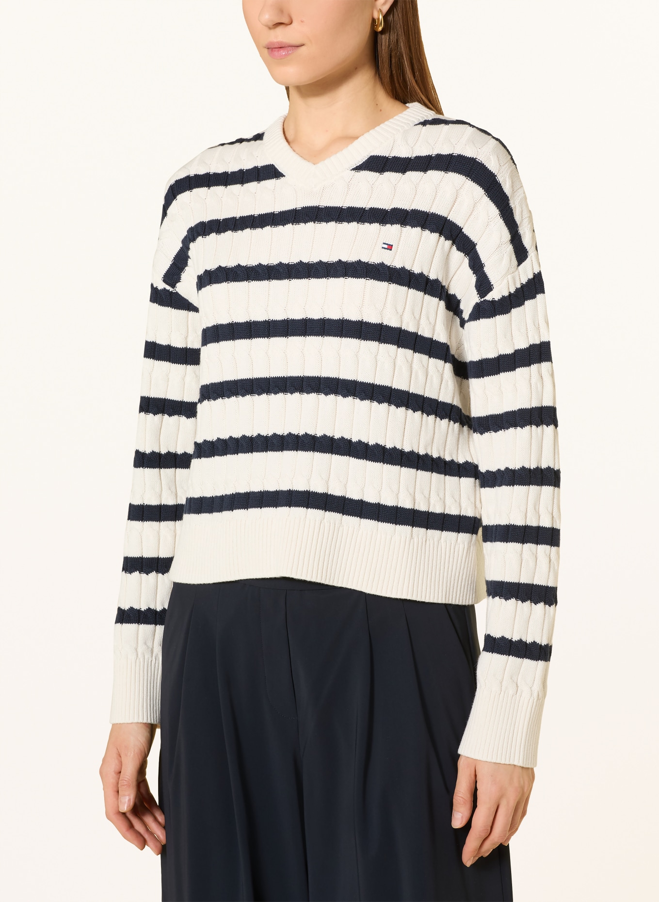 TOMMY HILFIGER sweater: ECRU / DARK BLUE