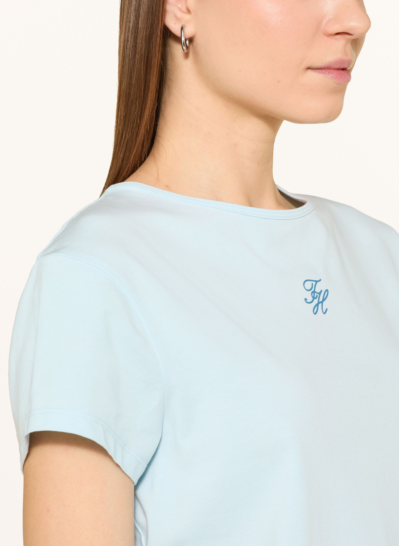 TOMMY HILFIGER tričko: TMAVĚ MODRÁ