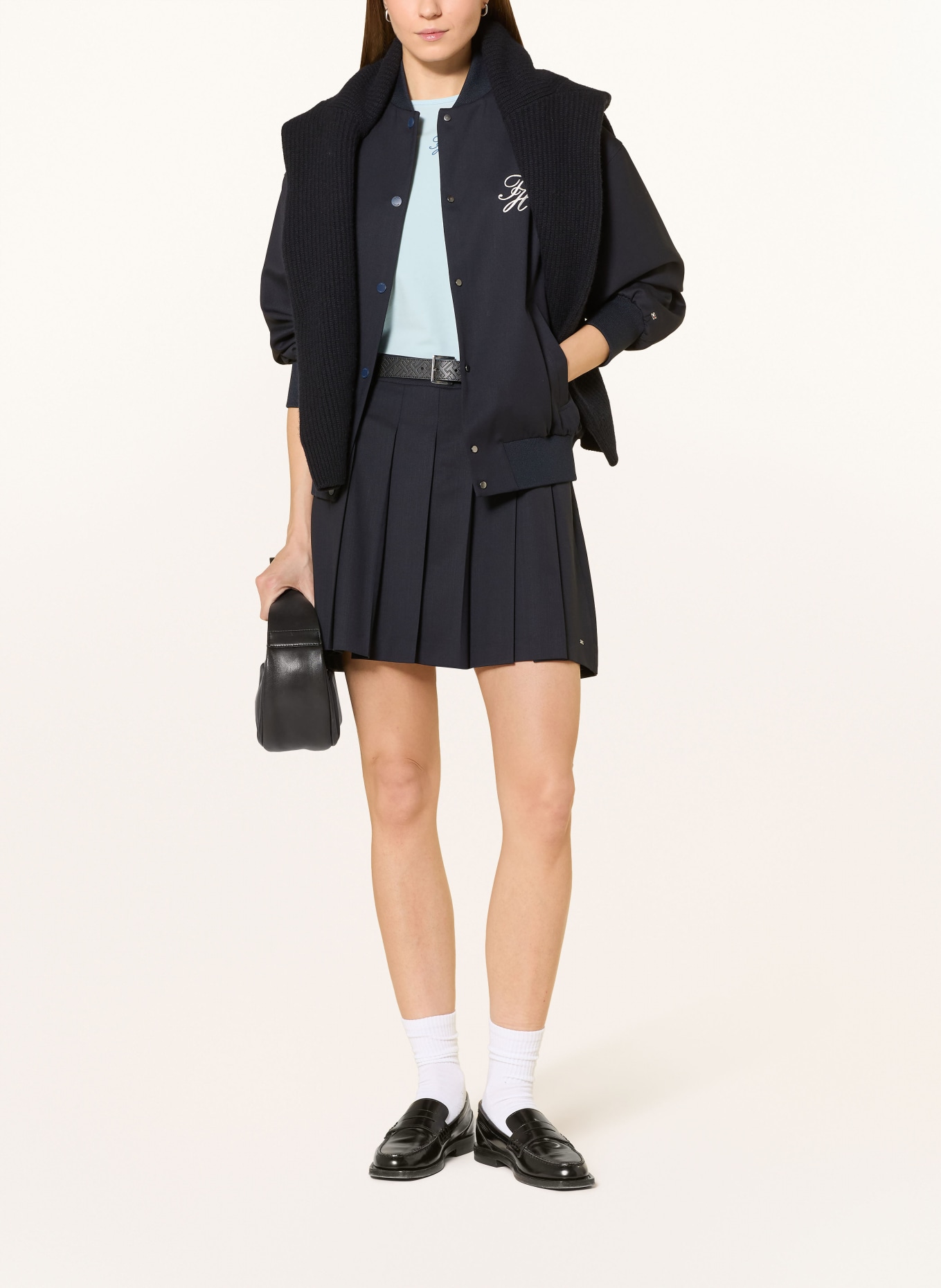 TOMMY HILFIGER tričko: TMAVĚ MODRÁ