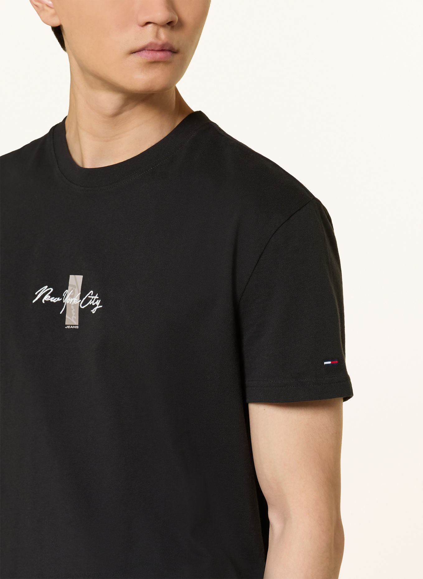 TOMMY JEANS koszulka: CZARNY / SZAROBRĄZOWY