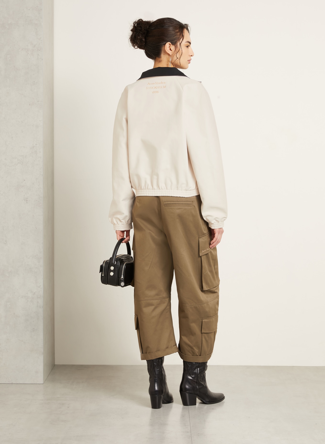 Acne Studios bundy: KRÉMOVÁ / ČERNÁ