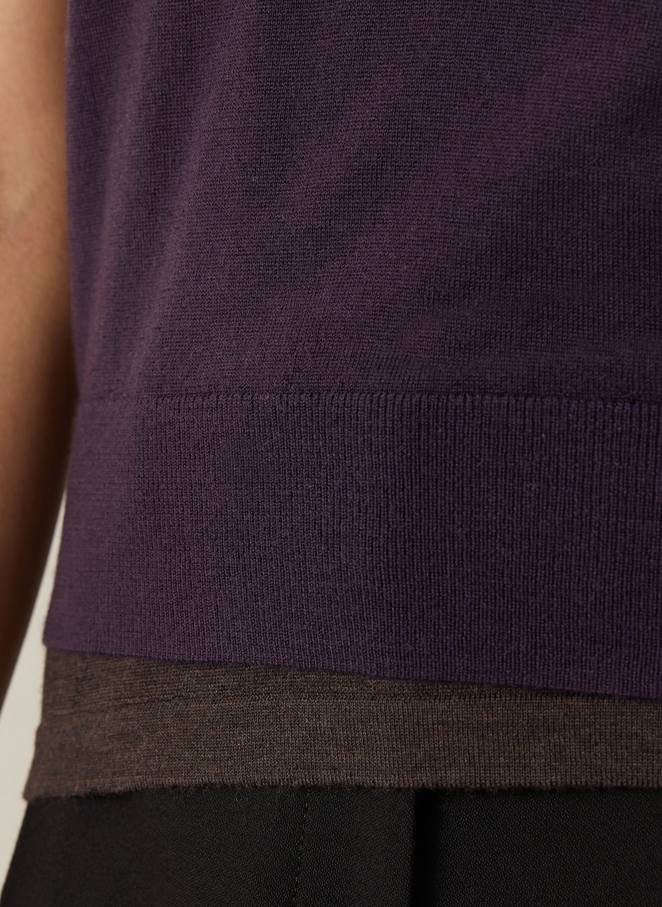 Acne Studios Strick-Poloshirt: DUNKELLILA / DUNKELBRAUN