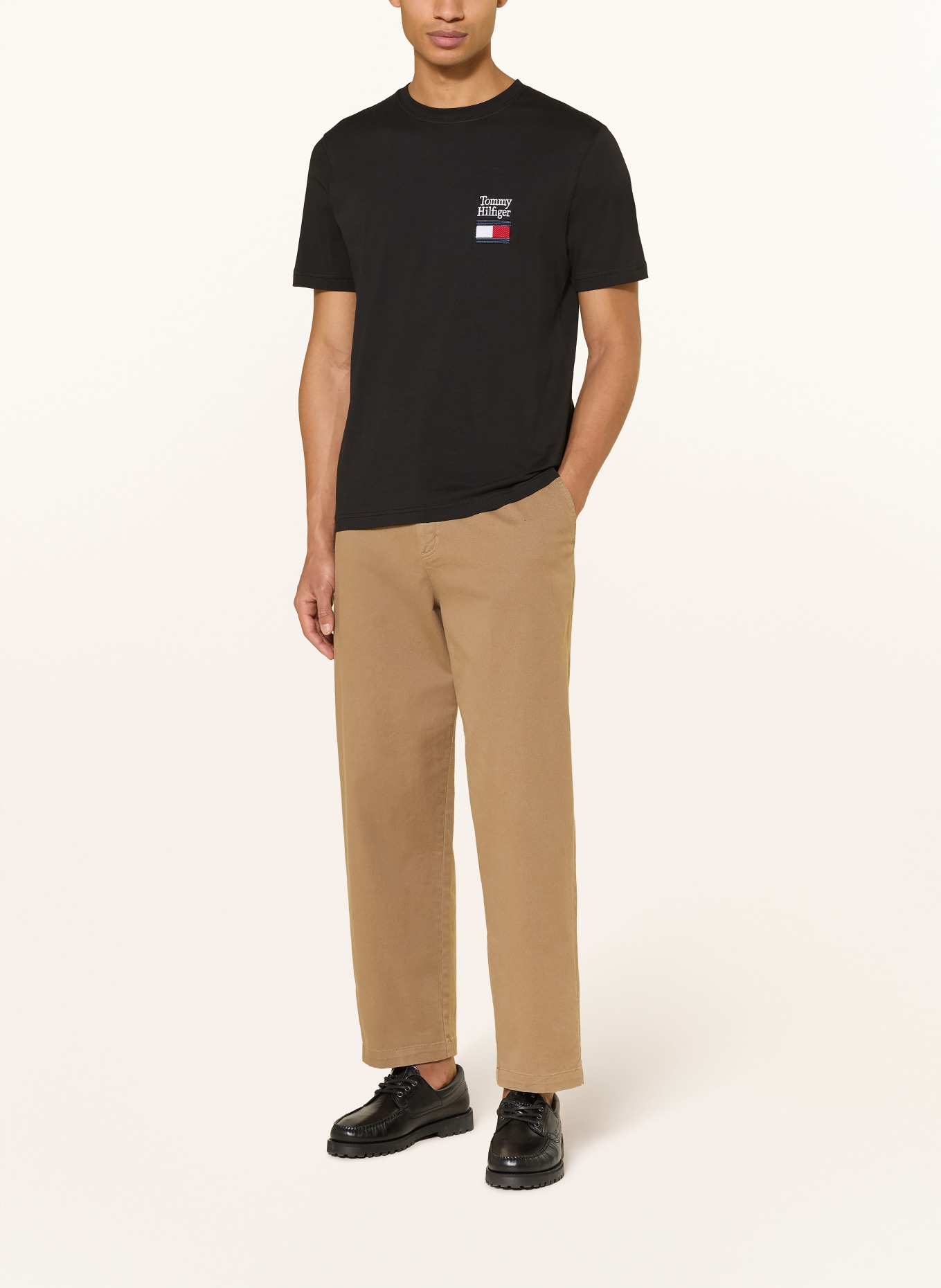TOMMY HILFIGER T-Shirt: SCHWARZ