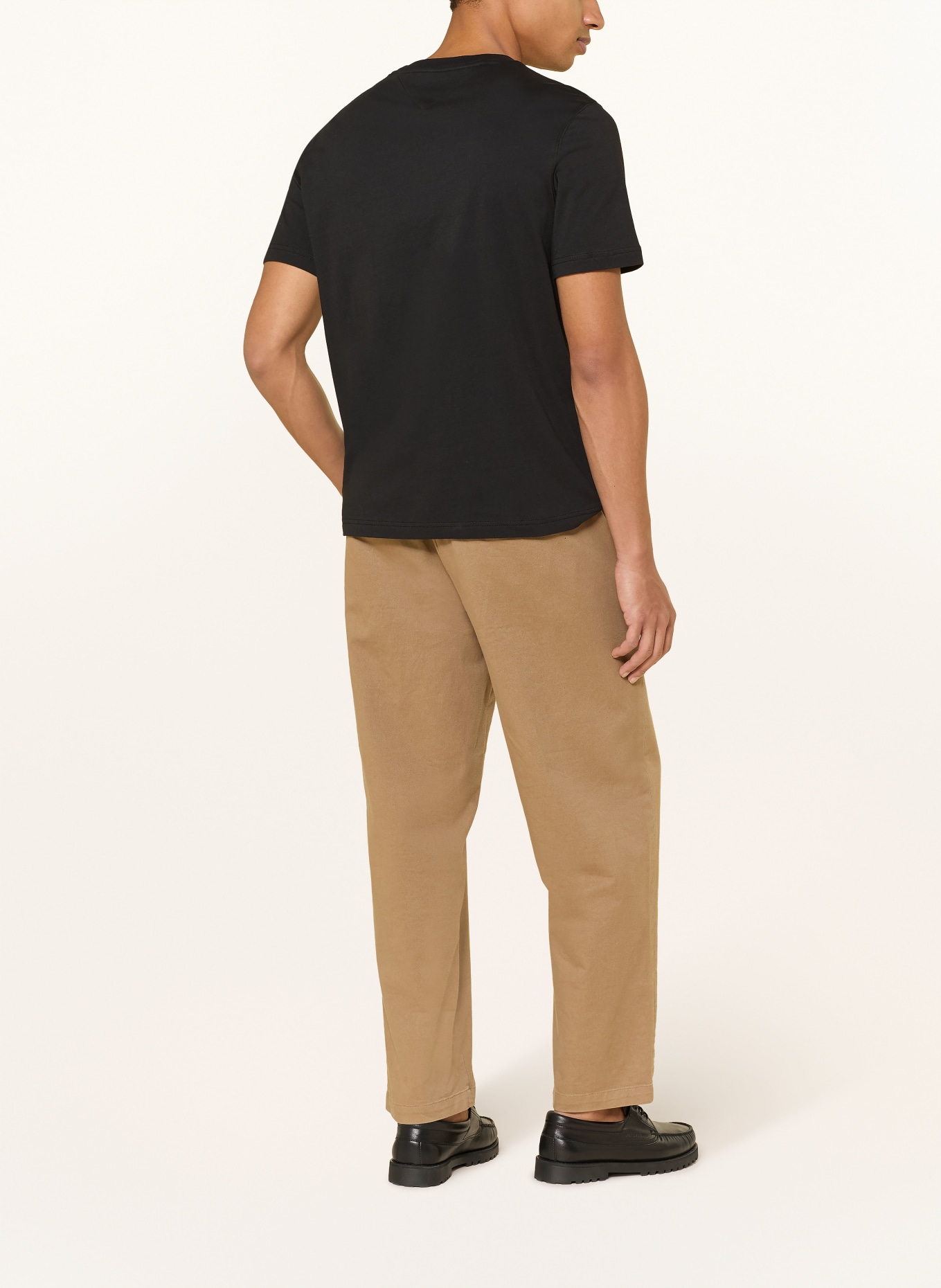 TOMMY HILFIGER T-Shirt: SCHWARZ