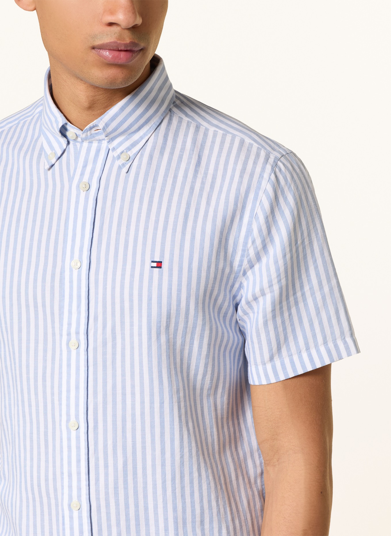 TOMMY HILFIGER Koszula z krótkim rękawem Regular Fit z lnem: JASNONIEBIESKI / BIAŁY