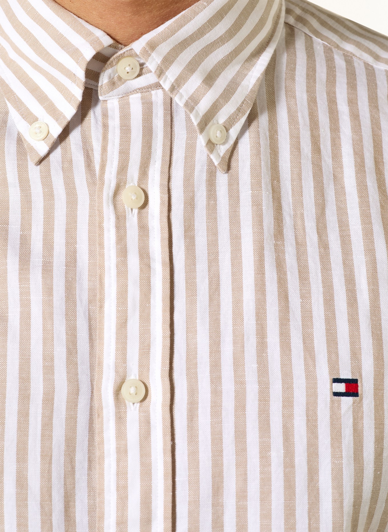 TOMMY HILFIGER Kurzarm-Hemd Regular Fit mit Leinen: BEIGE / WEISS