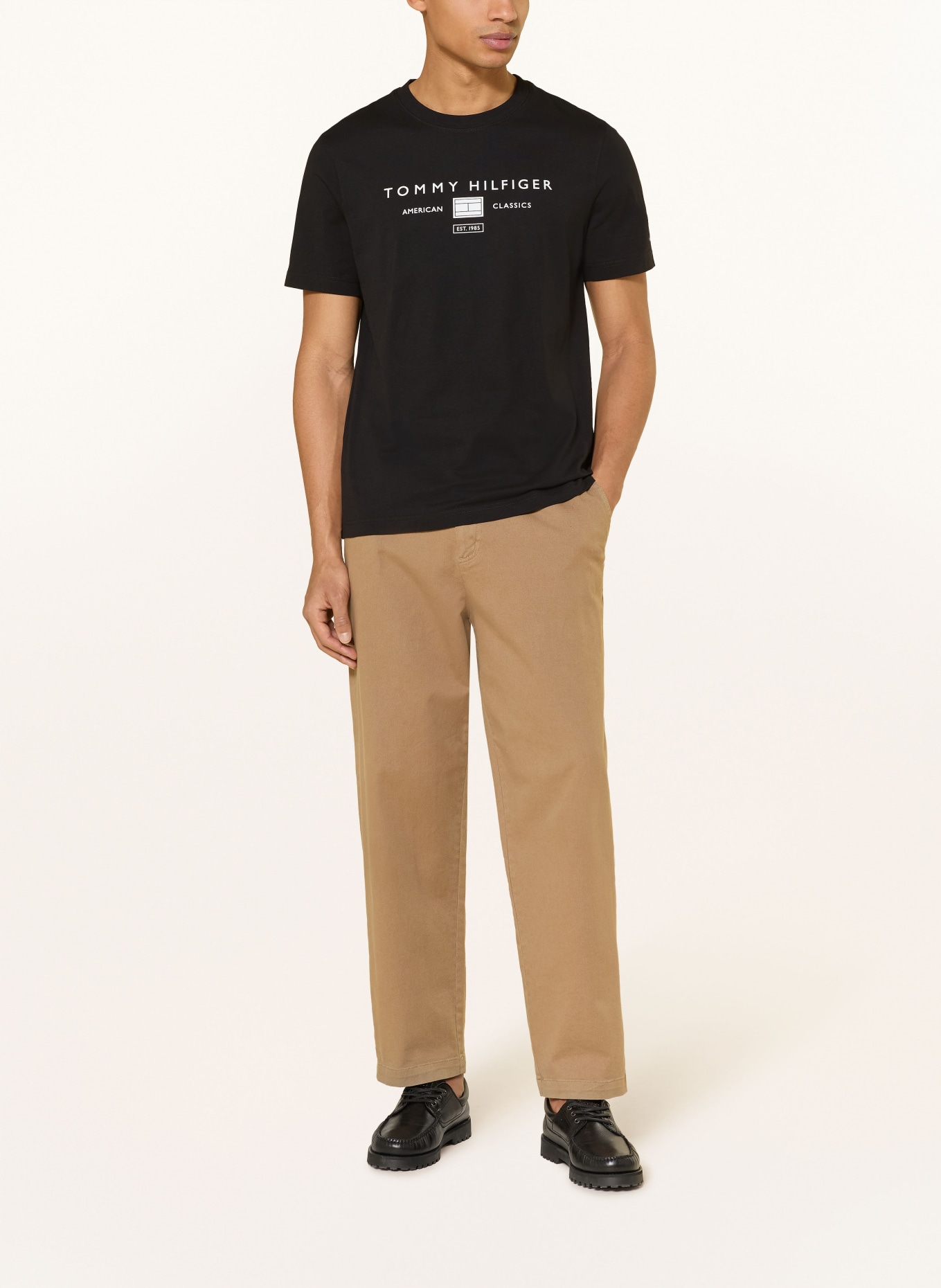 TOMMY HILFIGER T-Shirt: SCHWARZ