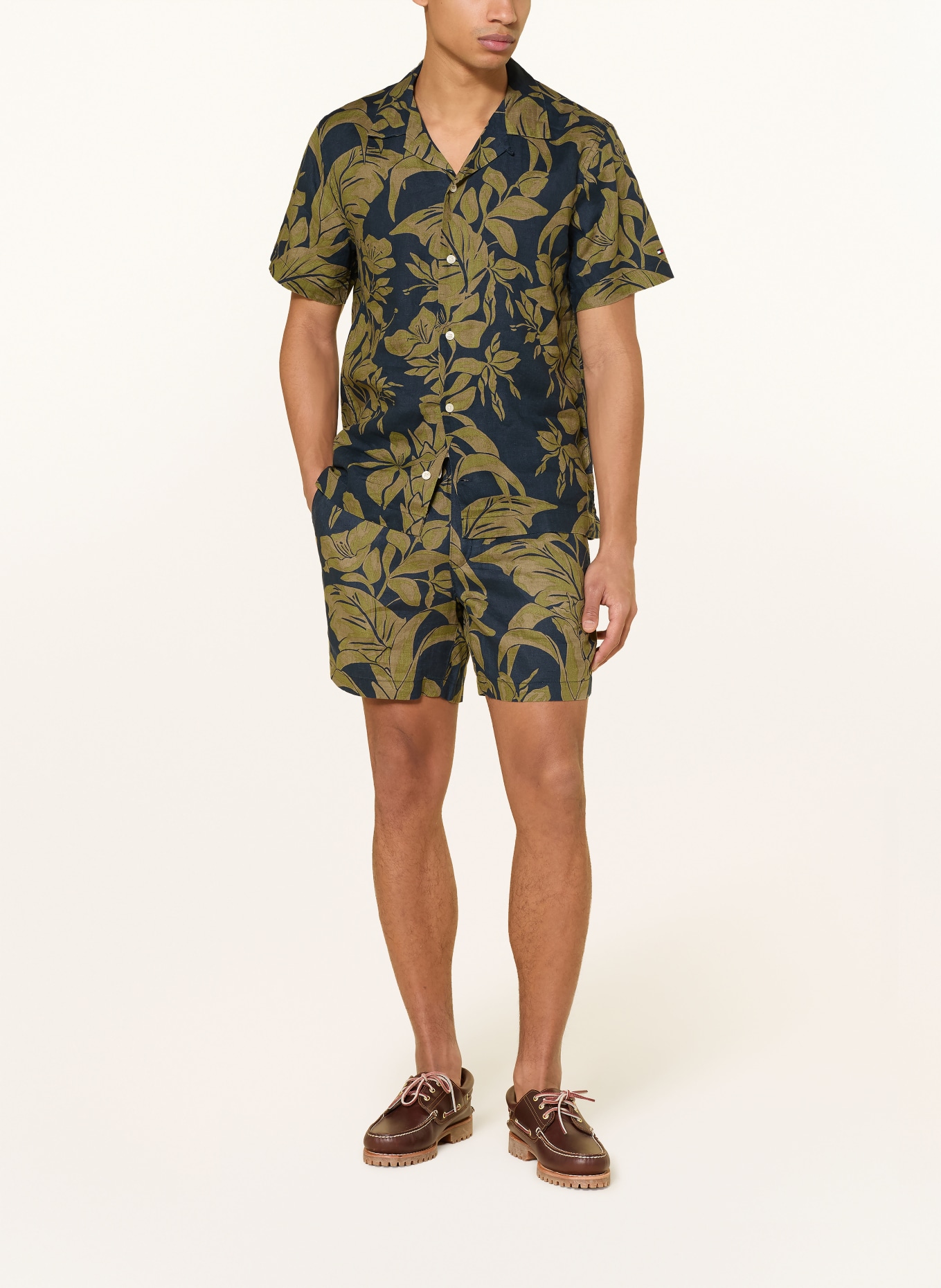 TOMMY HILFIGER Leinenshorts DOVER: DUNKELBLAU / OLIV